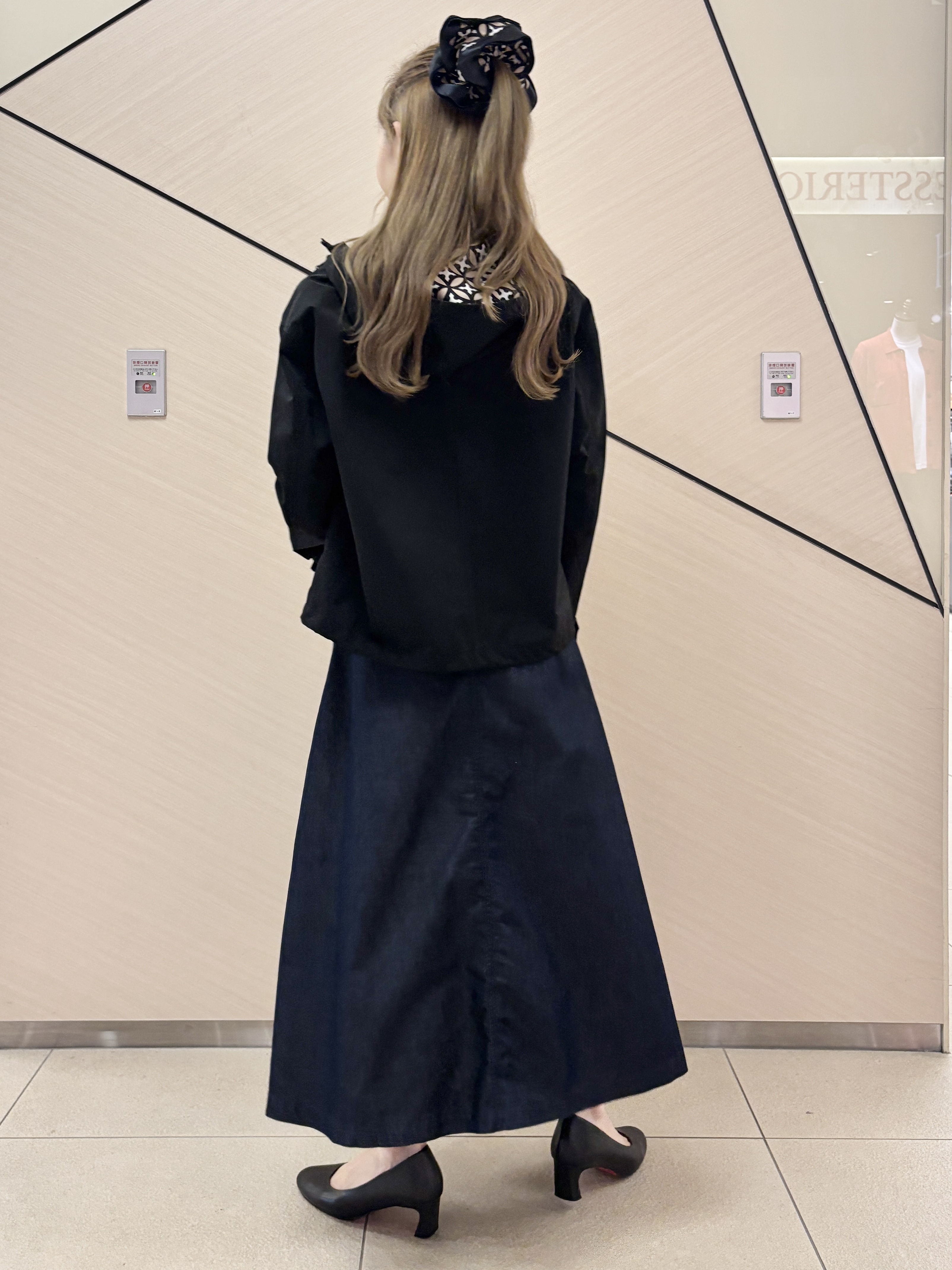 清水夏姫さんの「DRESSTERIOR｜【接触冷感/吸水速乾】クールタッチ デニムライク タックスカート」を使ったコーディネート