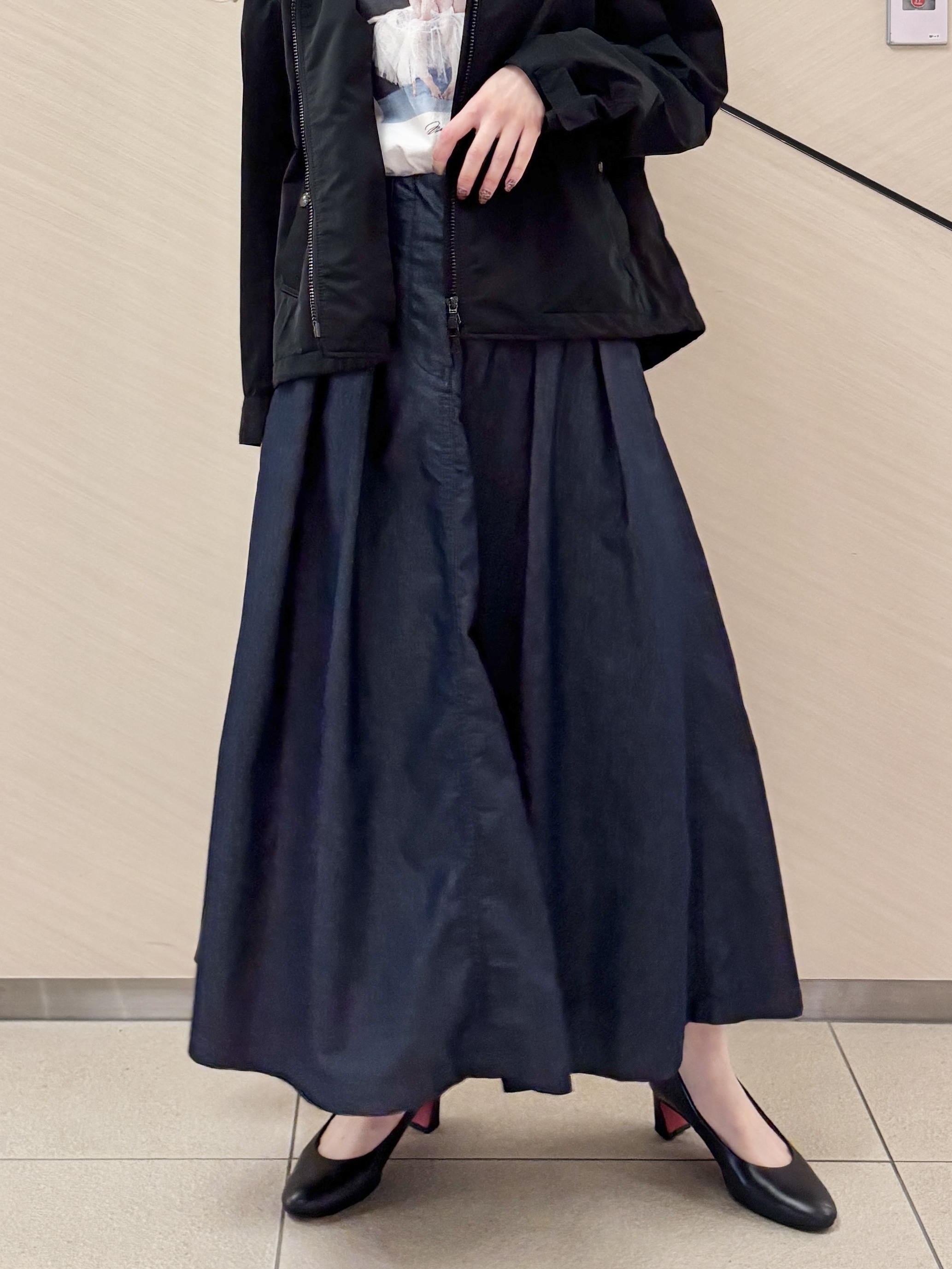 清水夏姫さんの「DRESSTERIOR｜【接触冷感/吸水速乾】クールタッチ デニムライク タックスカート」を使ったコーディネート
