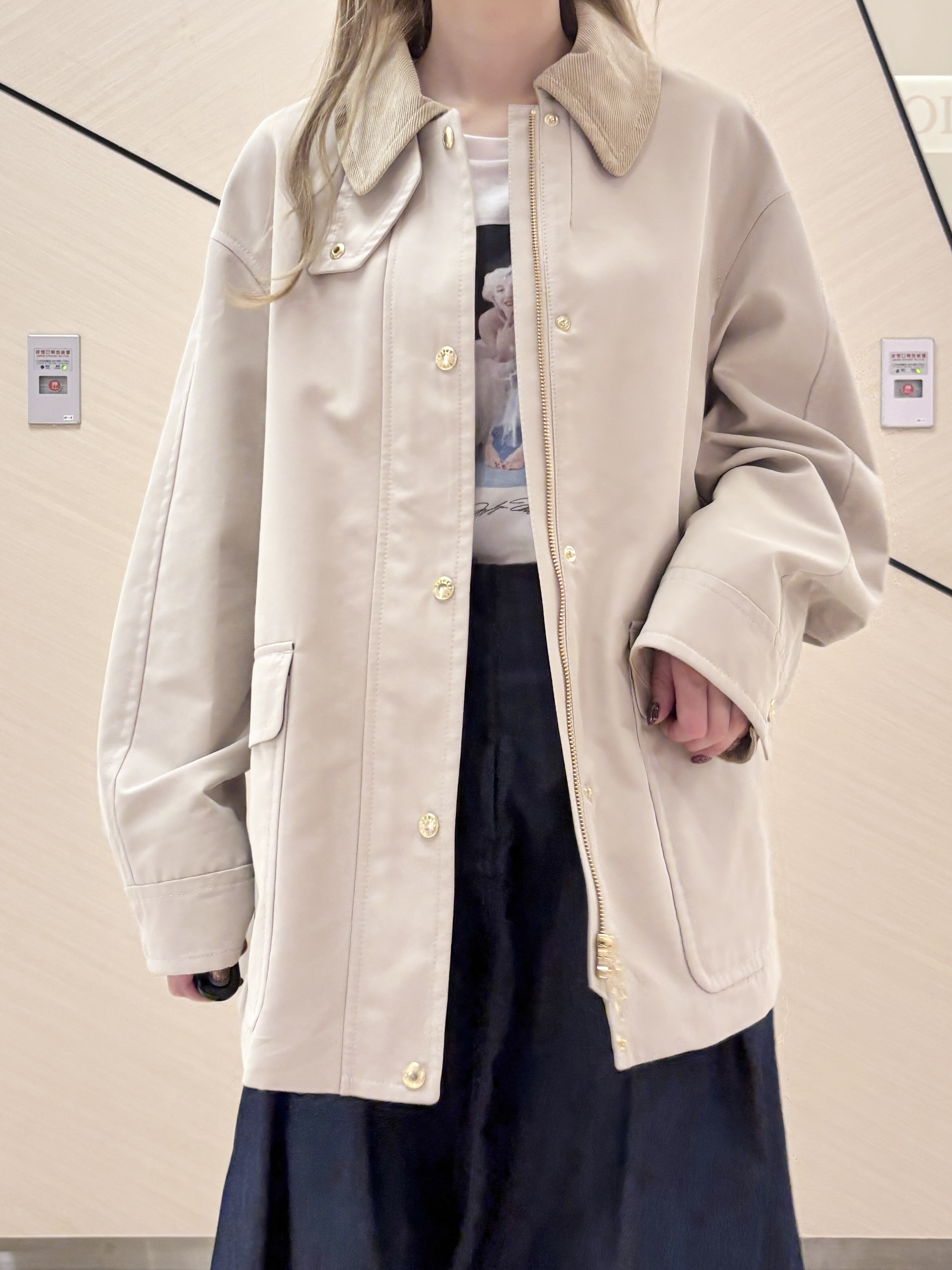 清水夏姫さんの「DRESSTERIOR｜【接触冷感/吸水速乾】クールタッチ デニムライク タックスカート」を使ったコーディネート