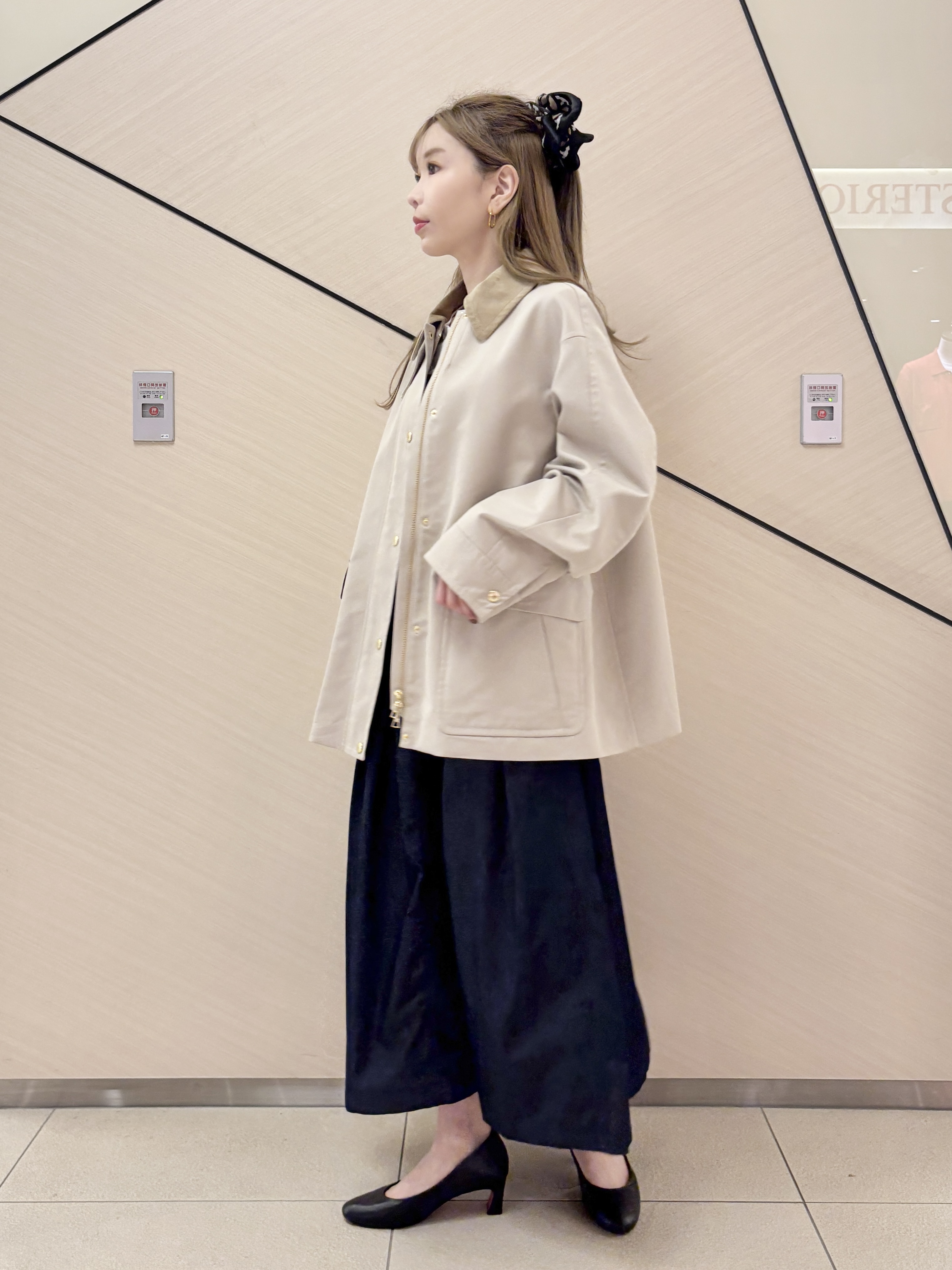 清水夏姫さんの「DRESSTERIOR｜【接触冷感/吸水速乾】クールタッチ デニムライク タックスカート」を使ったコーディネート