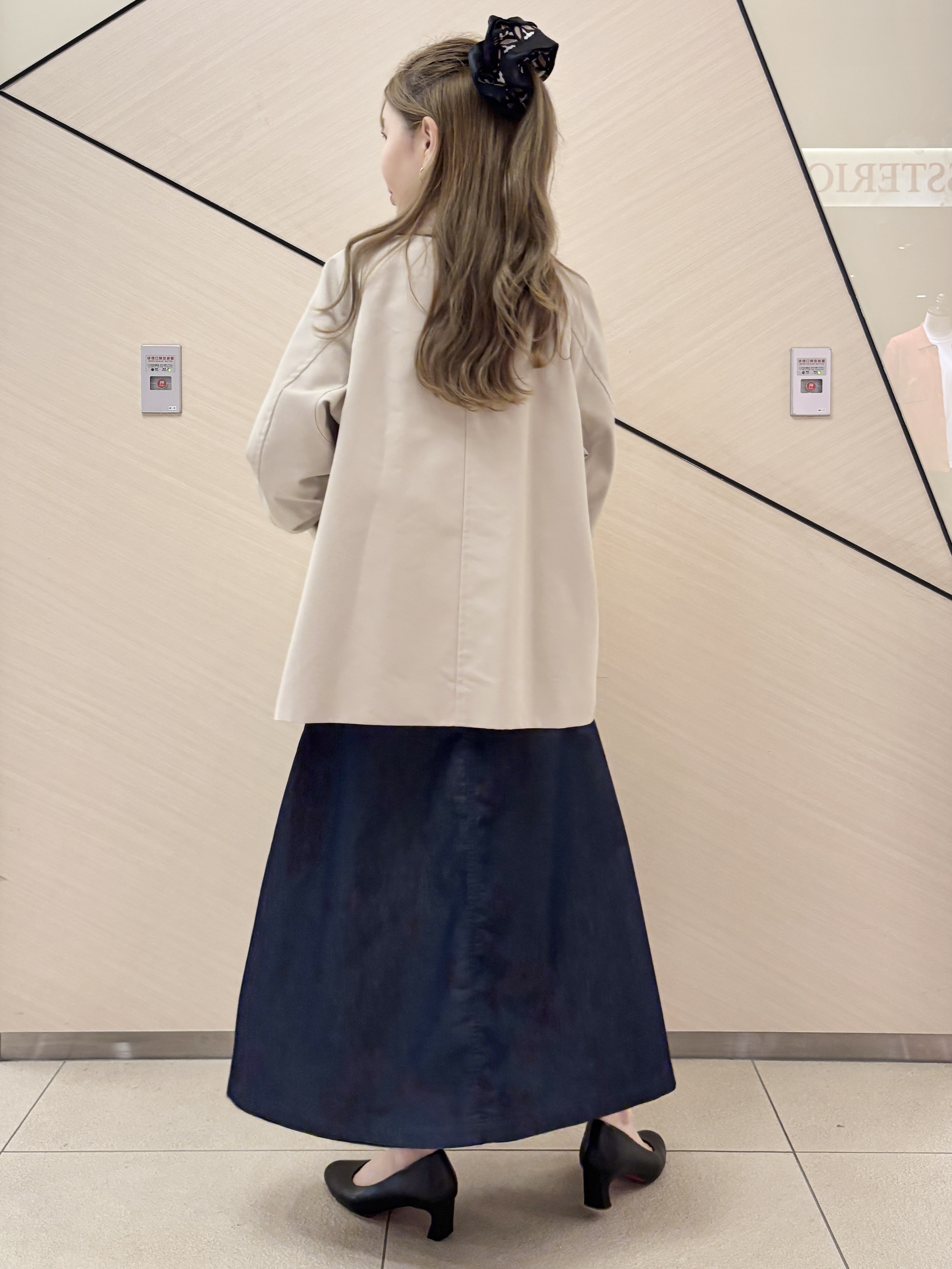 清水夏姫さんの「DRESSTERIOR｜【接触冷感/吸水速乾】クールタッチ デニムライク タックスカート」を使ったコーディネート