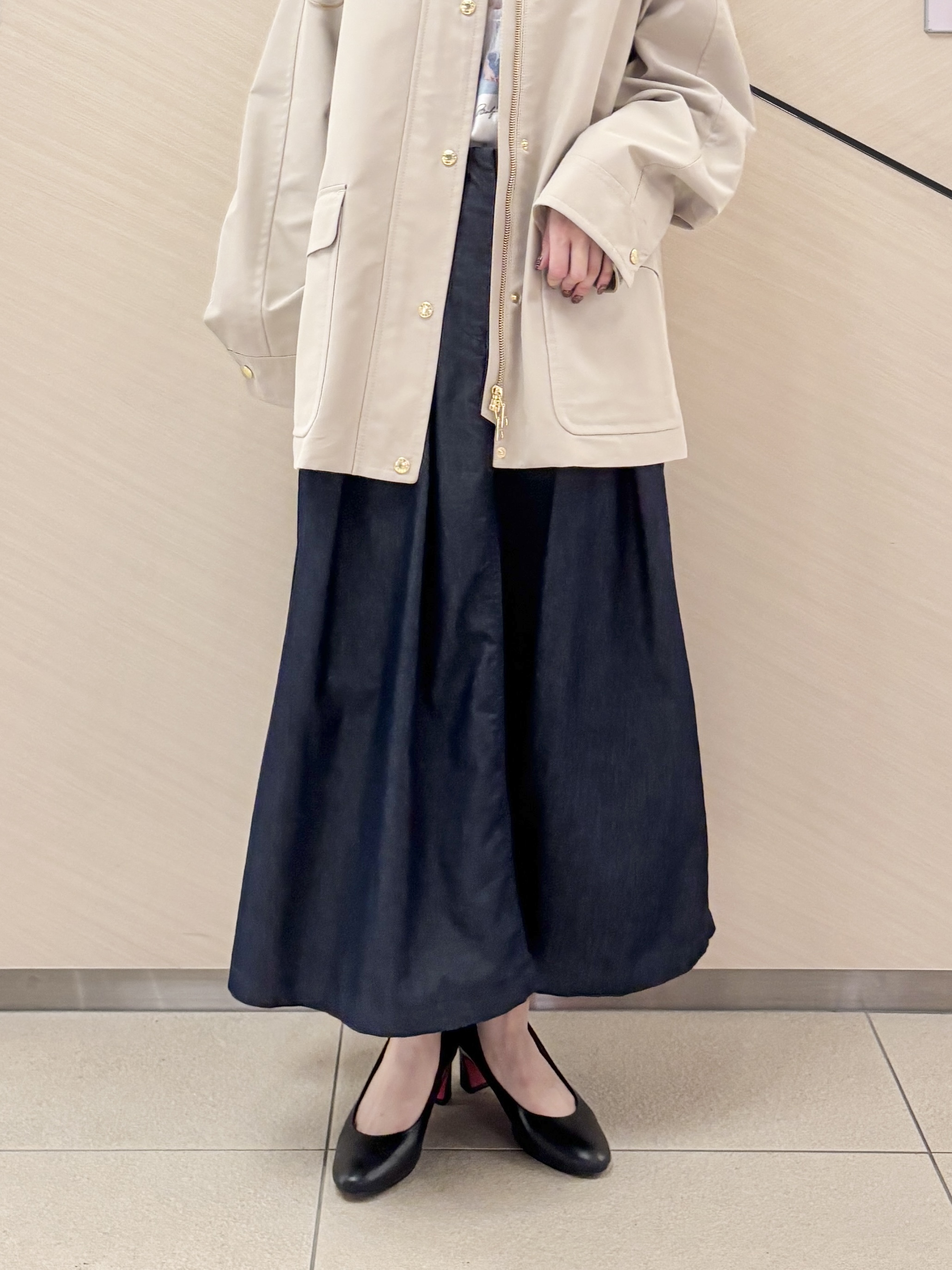 清水夏姫さんの「DRESSTERIOR｜【接触冷感/吸水速乾】クールタッチ デニムライク タックスカート」を使ったコーディネート