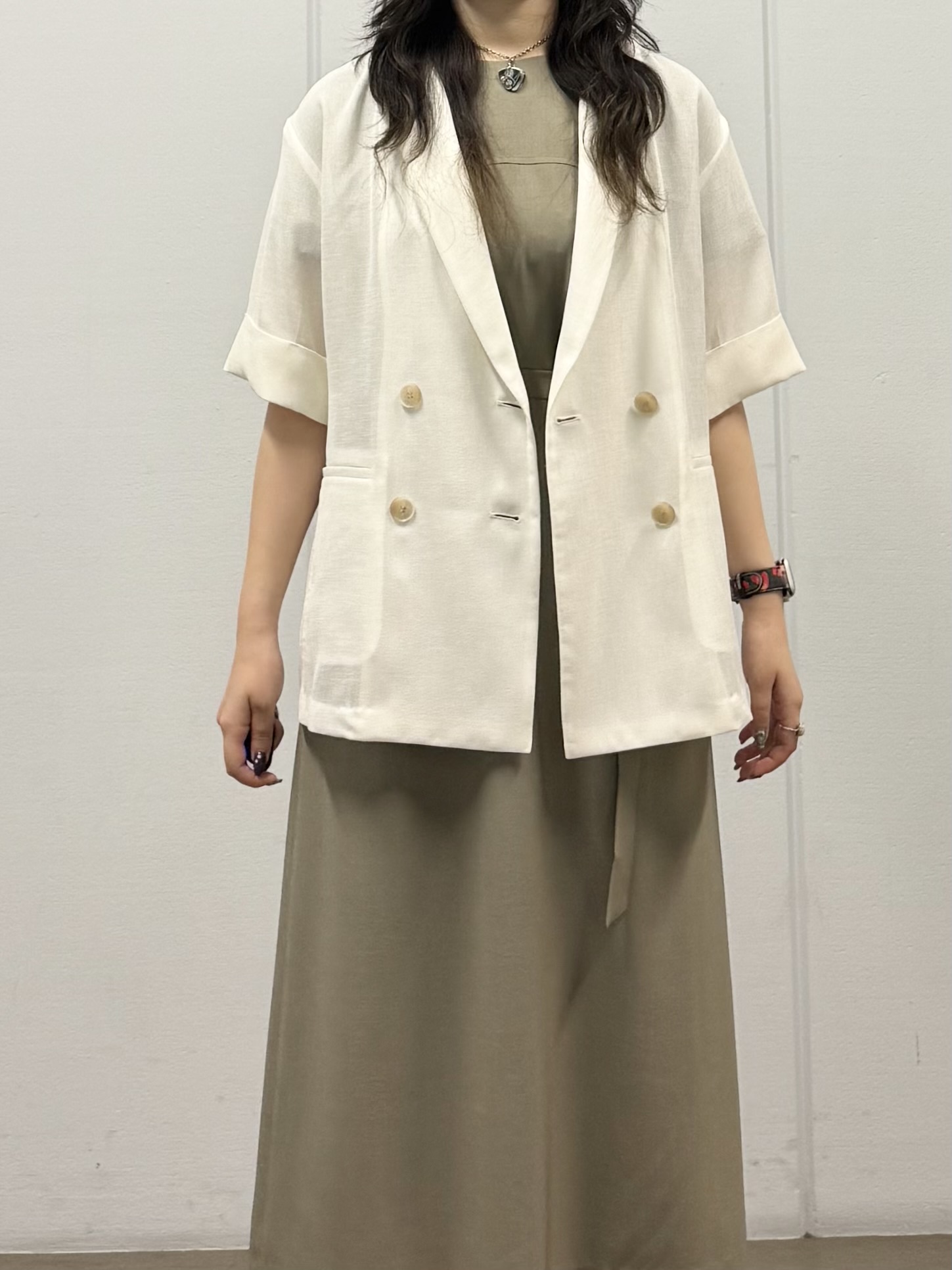 mizukiさんの「INDIVI｜【洗える／メッシュ素材／SETUP可能】半袖シアージャケット」を使ったコーディネート