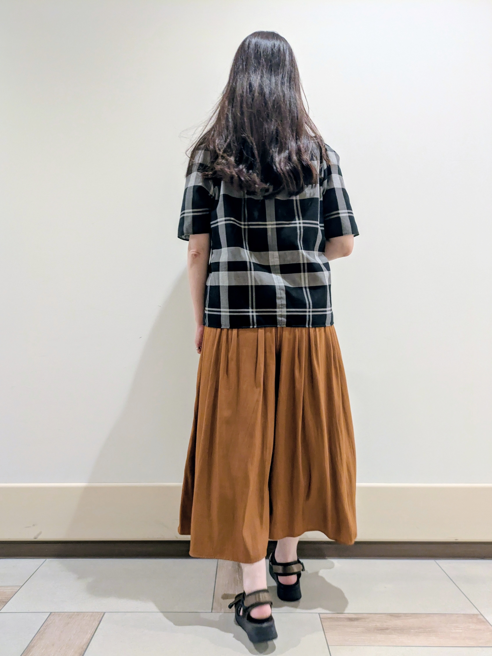 imamiさんの「Reflect｜【セットアップ／手洗い可】チェック柄パフスリーブブラウス」を使ったコーディネート
