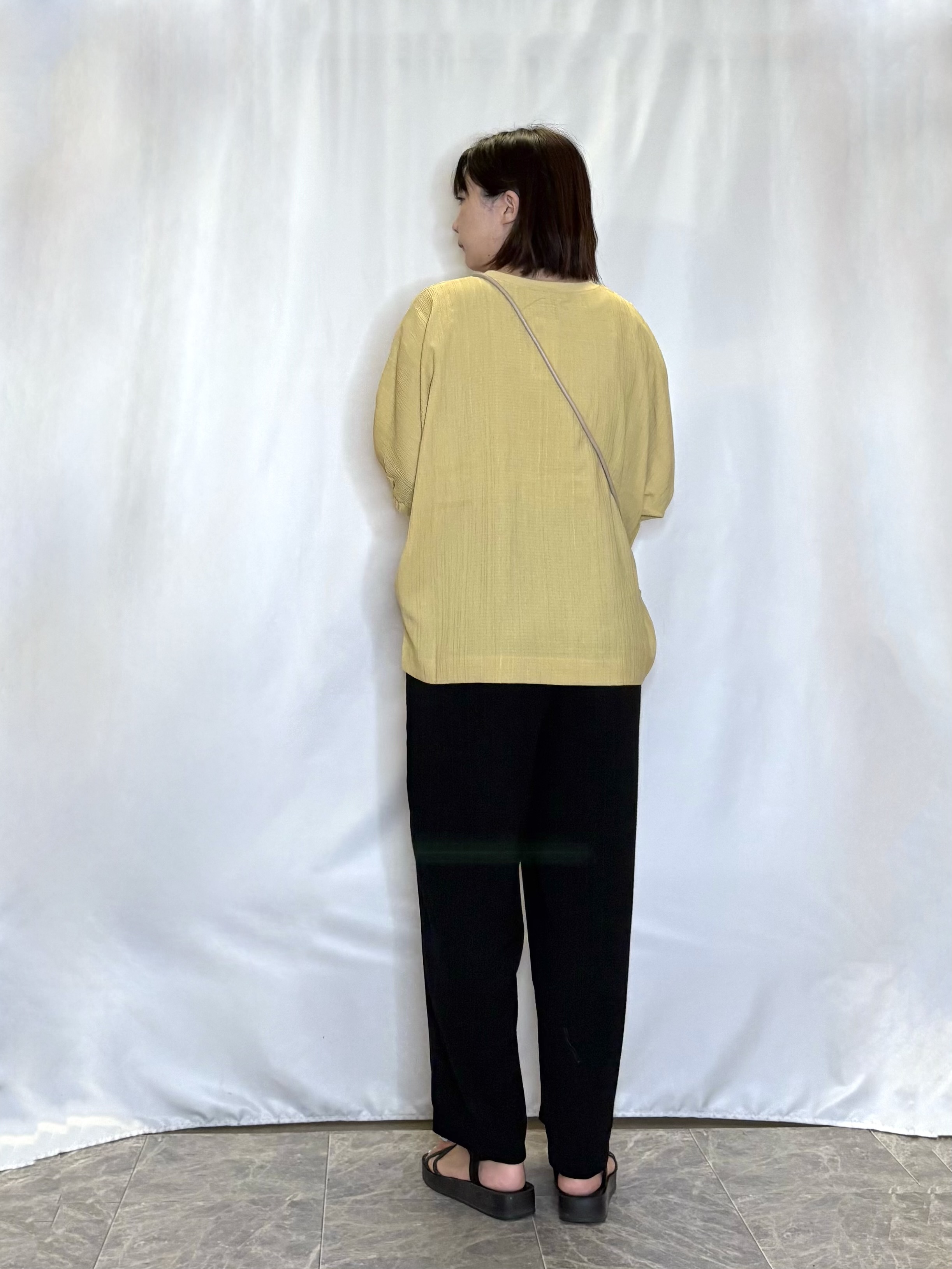 ネリさんの「SHOO･LA･RUE｜【インせず着られる/洗濯後しわになりにくい】しぼしぼドルマンブラウス」を使ったコーディネート