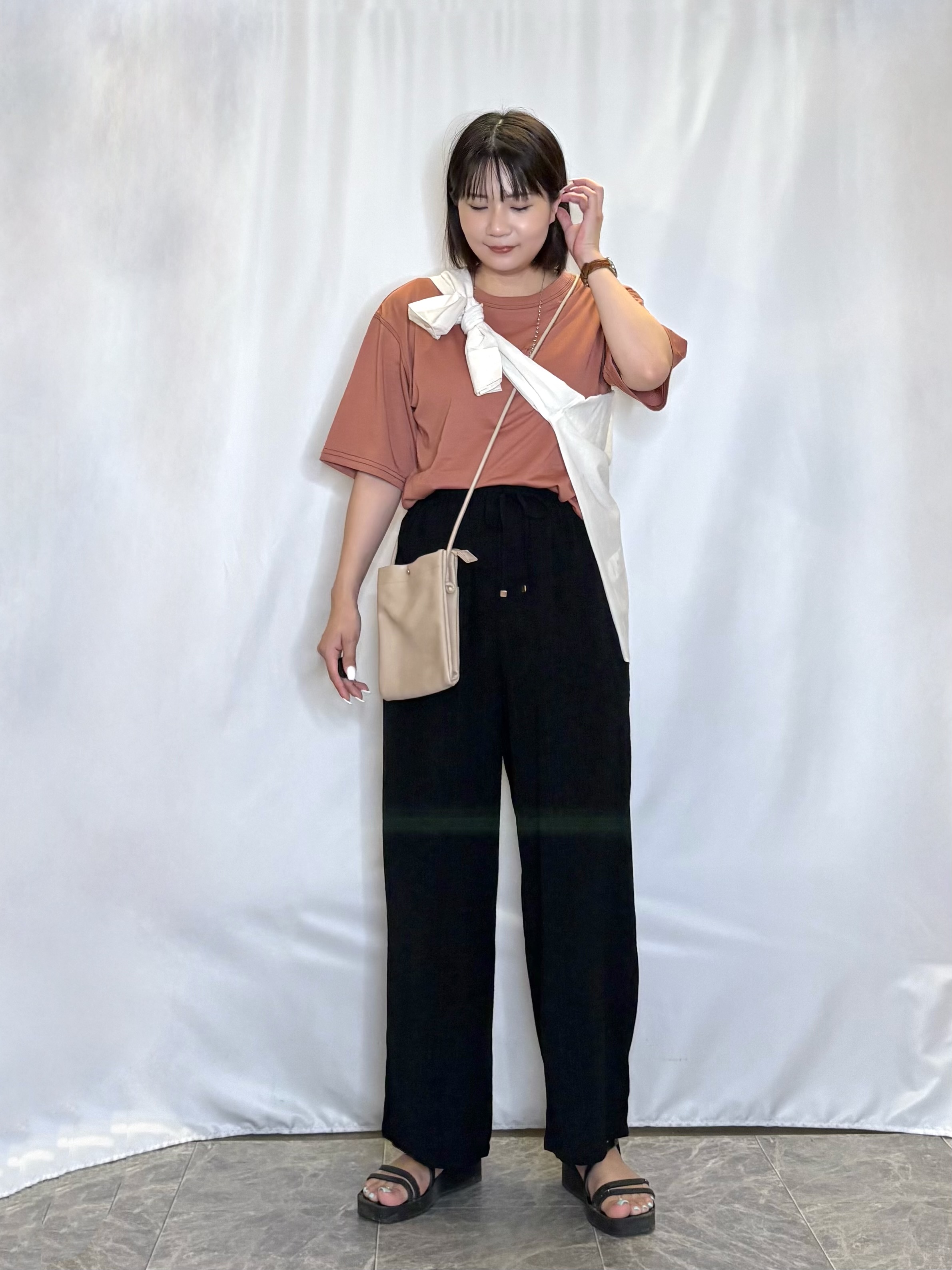 ネリさんの「SHOO･LA･RUE｜【通気性〇/S-LL/洗濯機可】羽織にも使いやすい きちんとベーシックシャツ」を使ったコーディネート