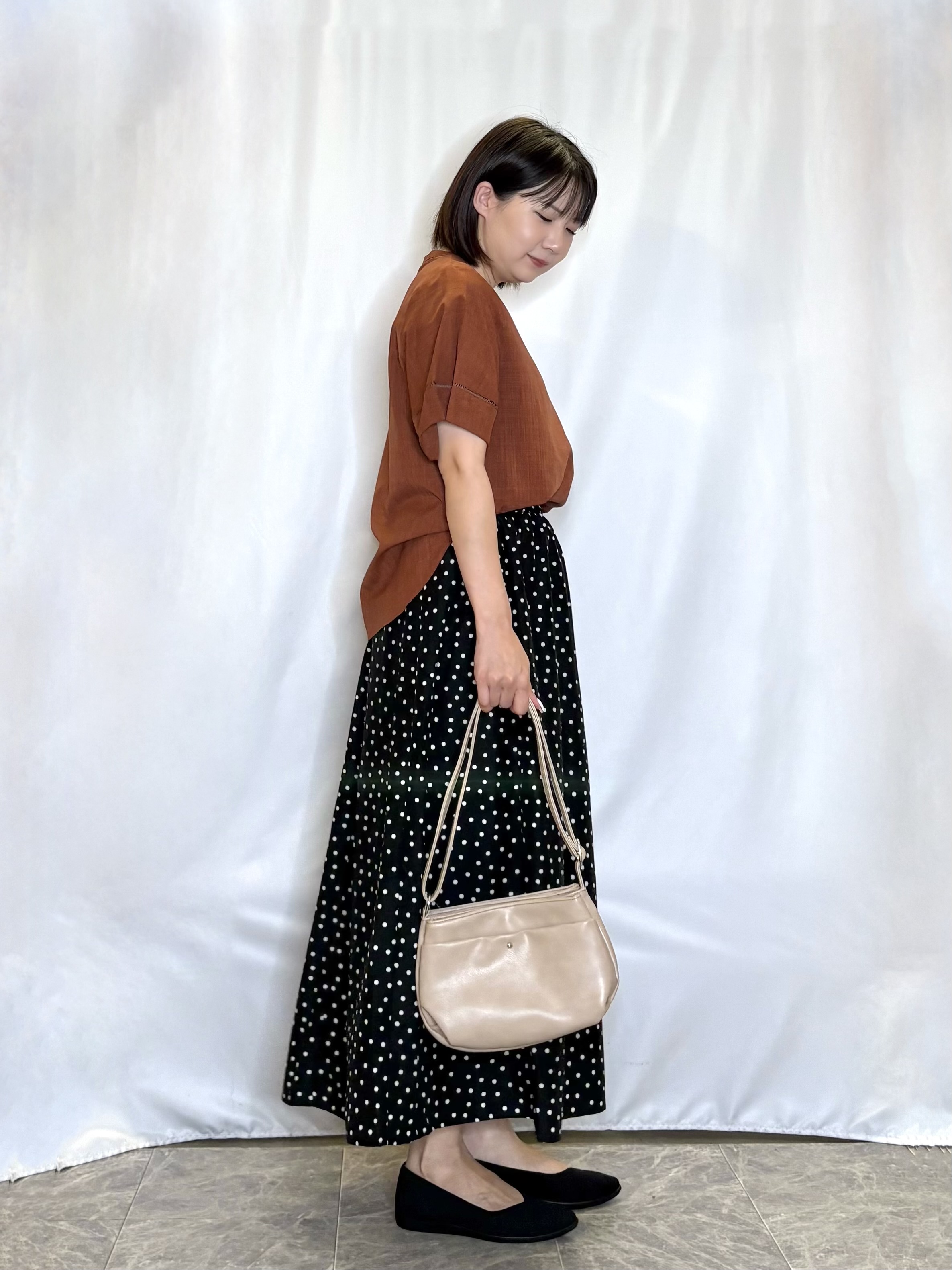 ネリさんの「SHOO･LA･RUE｜【洗濯後しわになりにくい/インせずきまる】シンプルだけど女性らしい 麻調スキッパーブラウス」を使ったコーディネート
