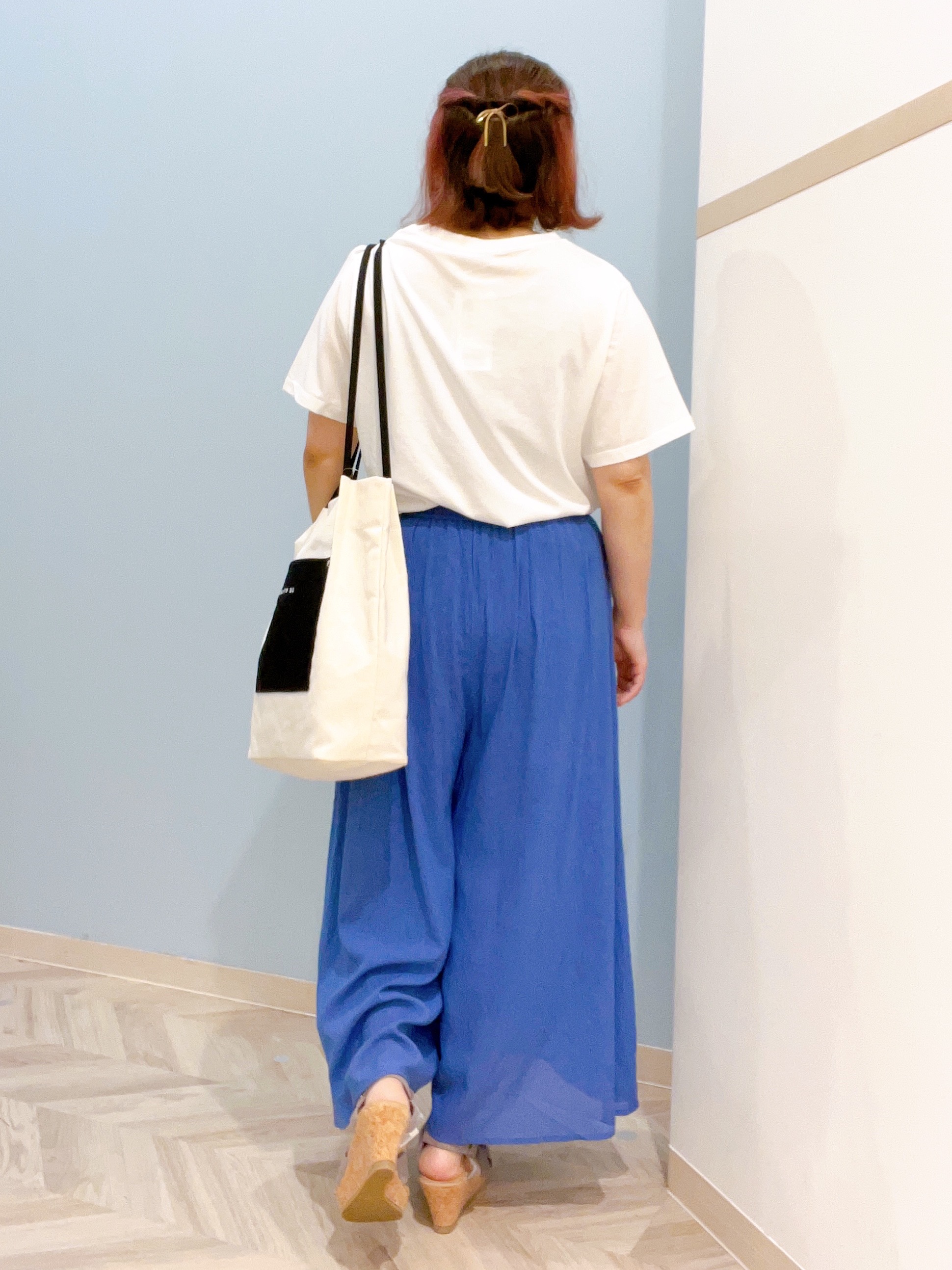 kitaさんの「SHOO･LA･RUE｜【洗濯機可/体型カバー】程よい透け感の ゆるシア―シャツパーカ」を使ったコーディネート