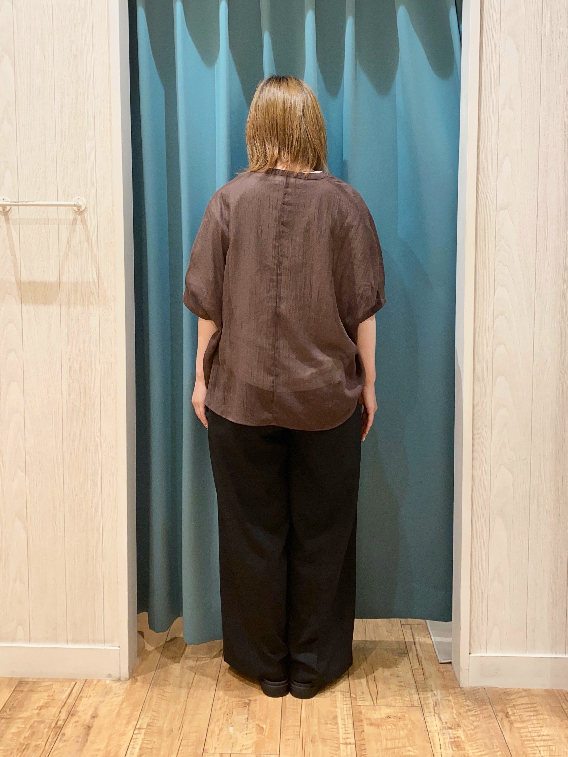 yuuさんの「SHOO･LA･RUE｜【洗濯機可/選べる6色】程よいシアー感が涼し気 ゆったりワッシャードルマンブラウス」を使ったコーディネート