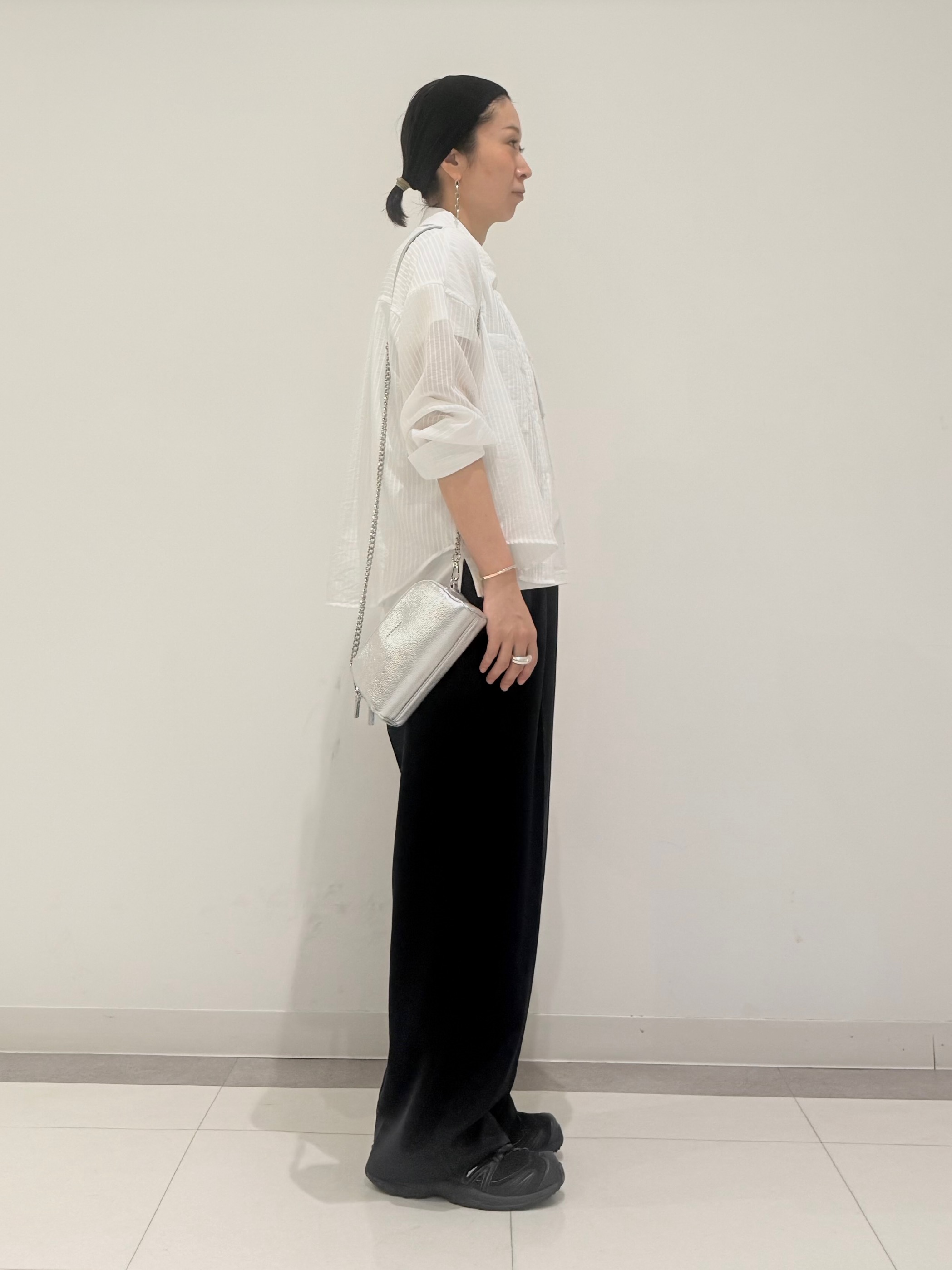 MIYAKAWAさんの「DRESSTERIOR｜◆シアーストライプクロップドシャツ」を使ったコーディネート