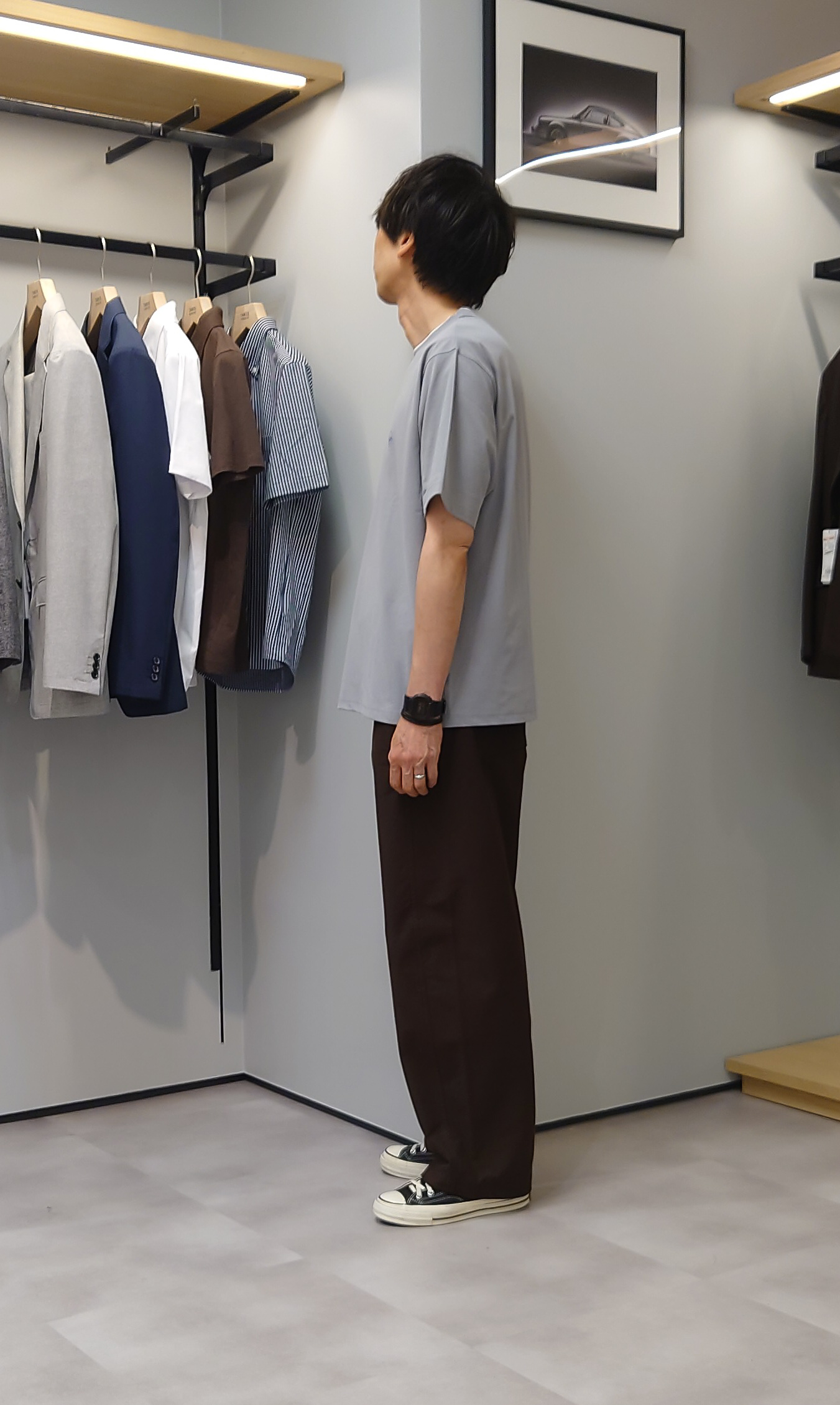 kawamuさんの「TAKEO KIKUCHI｜【汗染み軽減/接触冷感】フェイクレイヤード ワンポイント刺繍Ｔシャツ」を使ったコーディネート