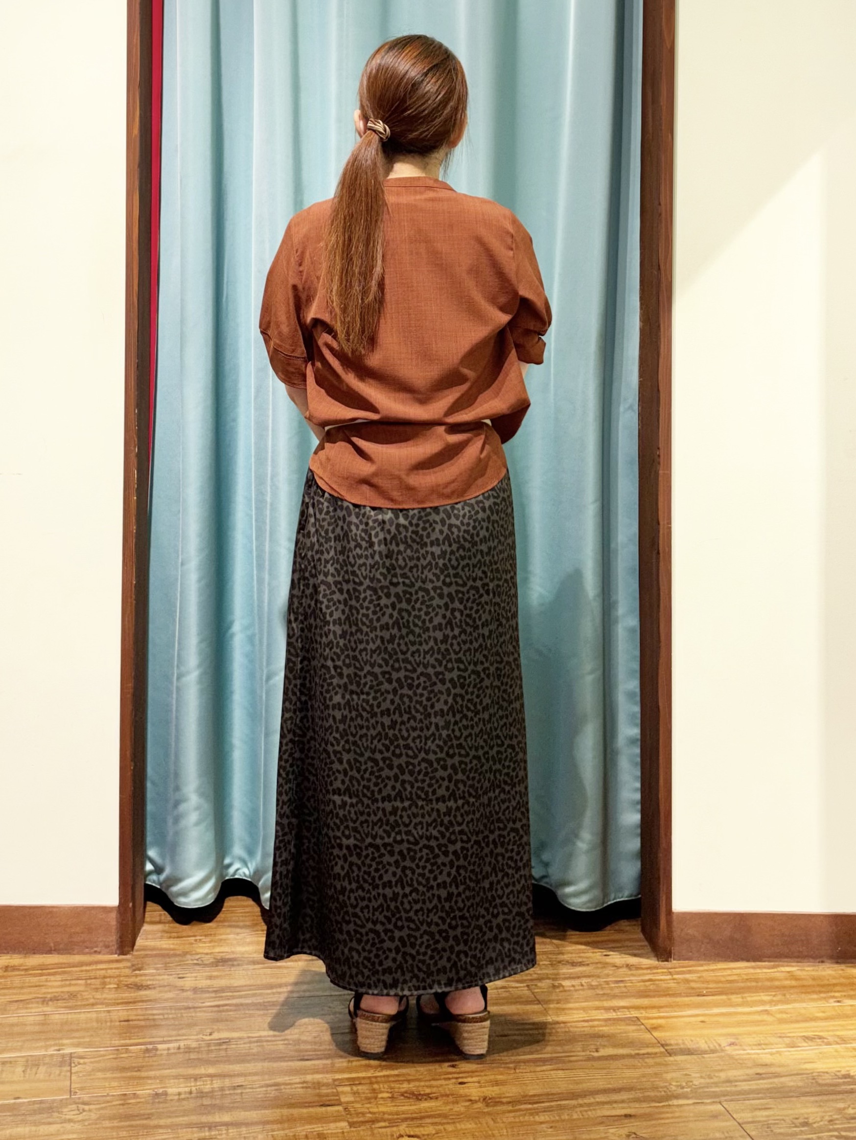 tukiさんの「SHOO･LA･RUE｜【洗濯後しわになりにくい/インせずきまる】シンプルだけど女性らしい 麻調スキッパーブラウス」を使ったコーディネート