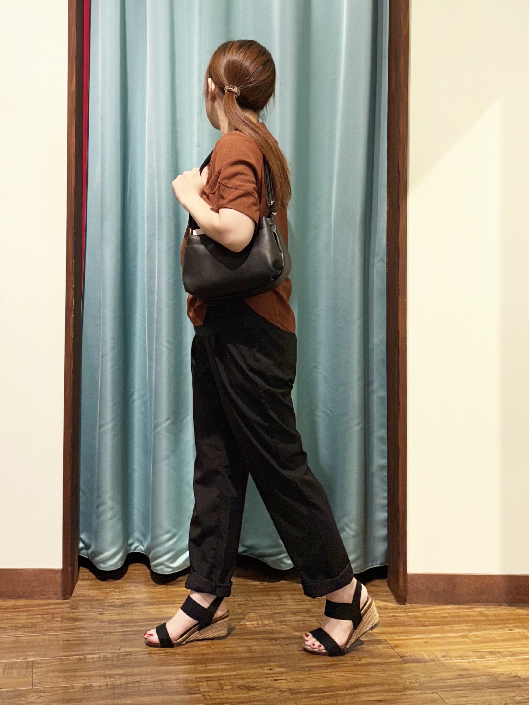tukiさんの「SHOO･LA･RUE｜【洗濯後しわになりにくい/インせずきまる】シンプルだけど女性らしい 麻調スキッパーブラウス」を使ったコーディネート