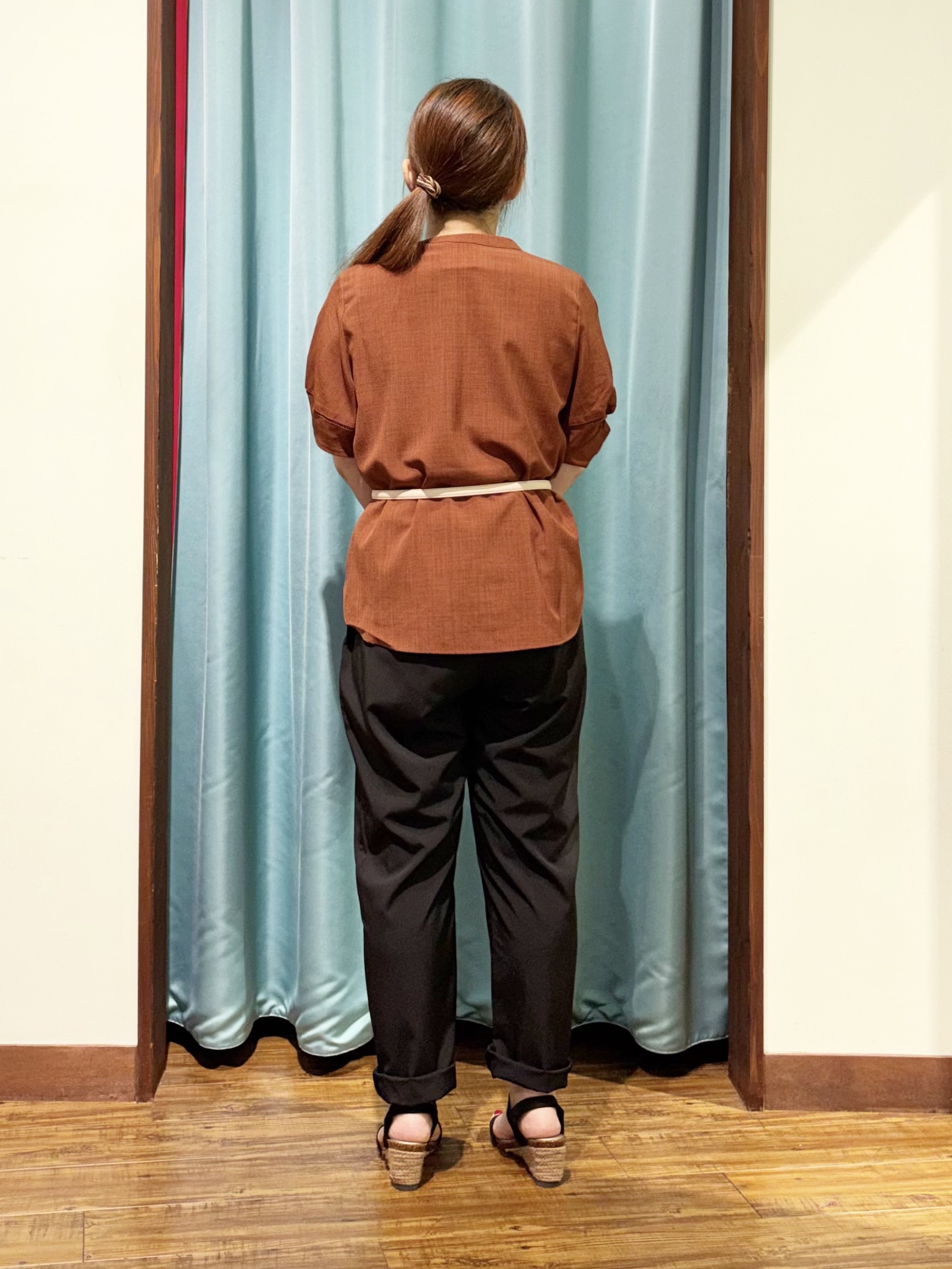 tukiさんの「SHOO･LA･RUE｜【洗濯後しわになりにくい/インせずきまる】シンプルだけど女性らしい 麻調スキッパーブラウス」を使ったコーディネート