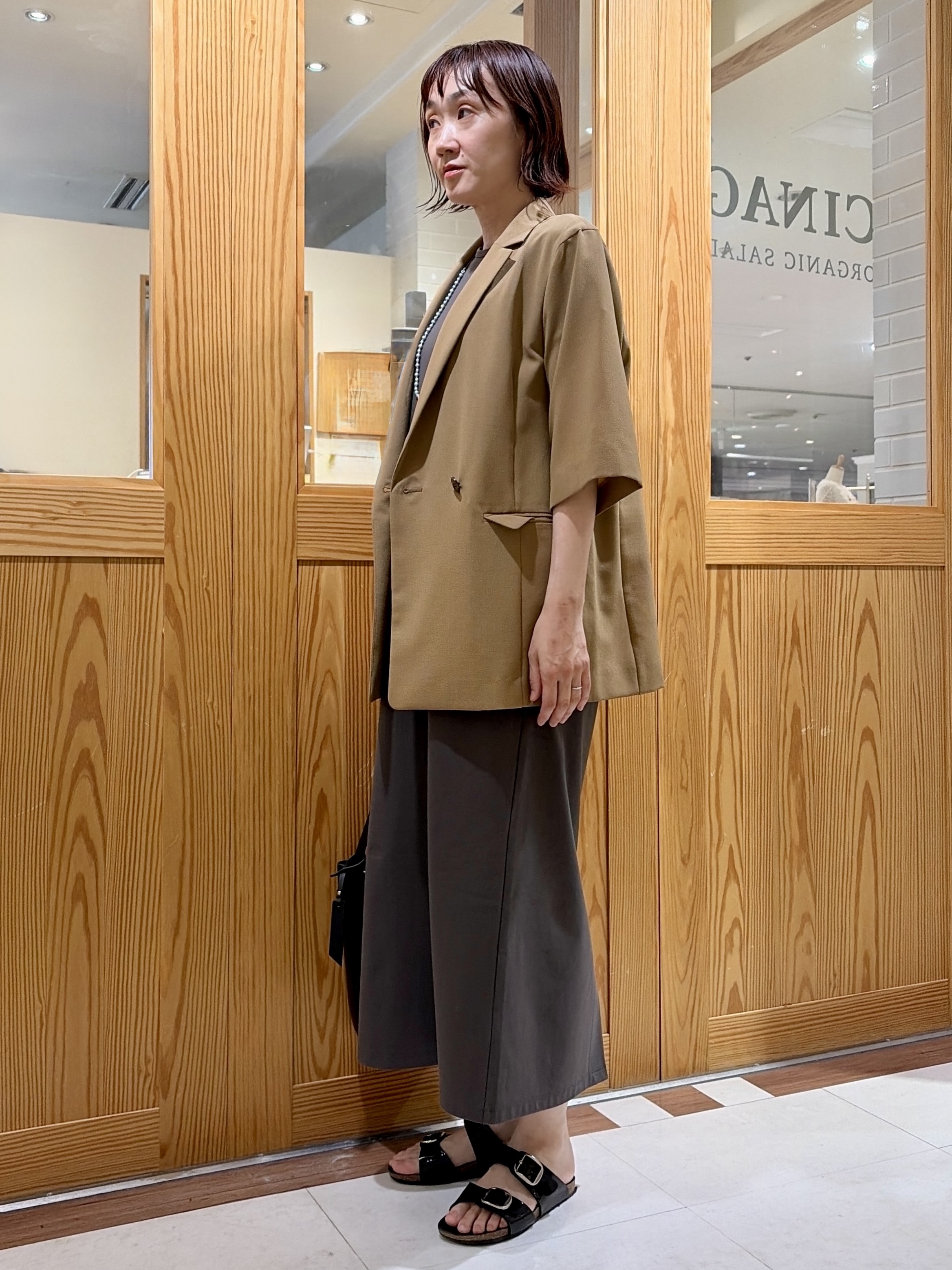 ゆうさんの「UNTITLED｜【秋の通勤羽織/セットアップ可/UVカット】エアリークール半袖ジャケット」を使ったコーディネート