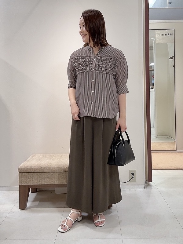 YUIさんの「UNTITLED｜【接触冷感/通気性/洗える】フロントフリルブラウス」を使ったコーディネート