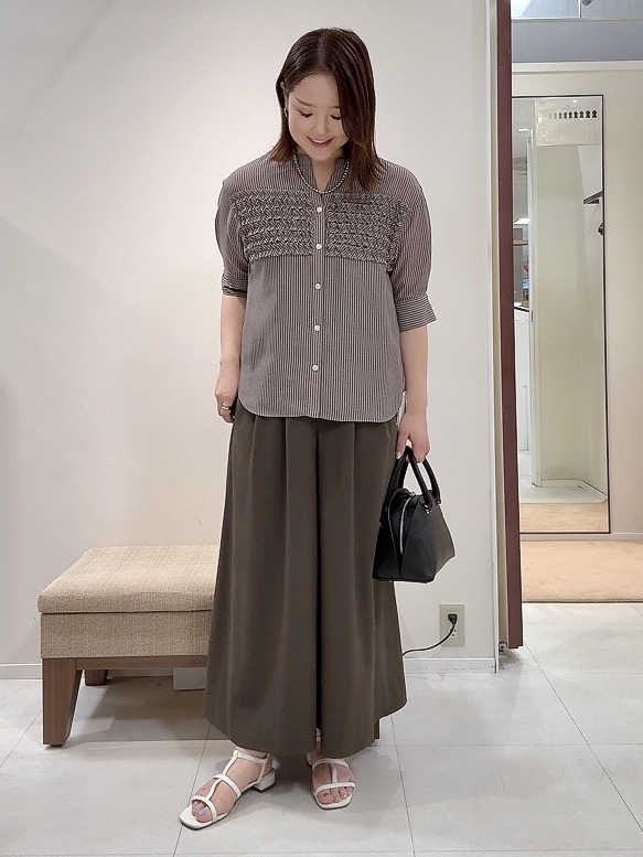 YUIさんの「UNTITLED｜【接触冷感/通気性/洗える】フロントフリルブラウス」を使ったコーディネート