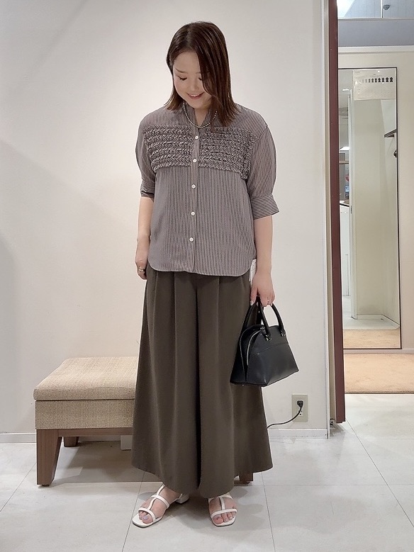 YUIさんの「UNTITLED｜【接触冷感/通気性/洗える】フロントフリルブラウス」を使ったコーディネート