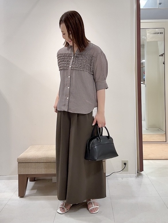 YUIさんの「UNTITLED｜【接触冷感/通気性/洗える】フロントフリルブラウス」を使ったコーディネート