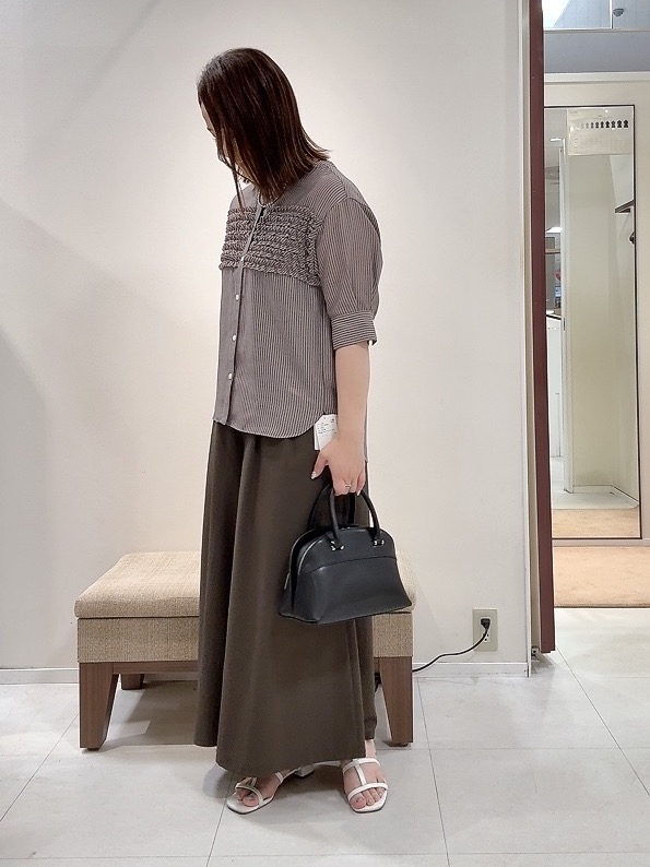 YUIさんの「UNTITLED｜【接触冷感/通気性/洗える】フロントフリルブラウス」を使ったコーディネート