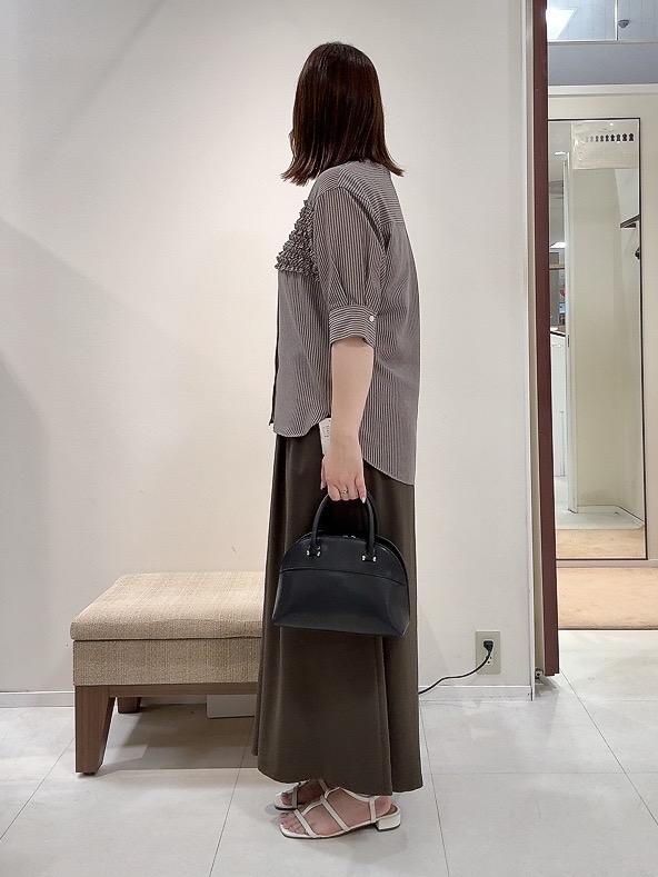 YUIさんの「UNTITLED｜【接触冷感/通気性/洗える】フロントフリルブラウス」を使ったコーディネート