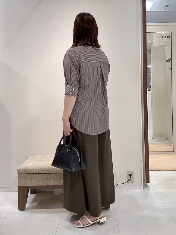 YUIさんの「UNTITLED｜【接触冷感/通気性/洗える】フロントフリルブラウス」を使ったコーディネート
