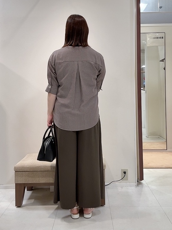 YUIさんの「UNTITLED｜【接触冷感/通気性/洗える】フロントフリルブラウス」を使ったコーディネート
