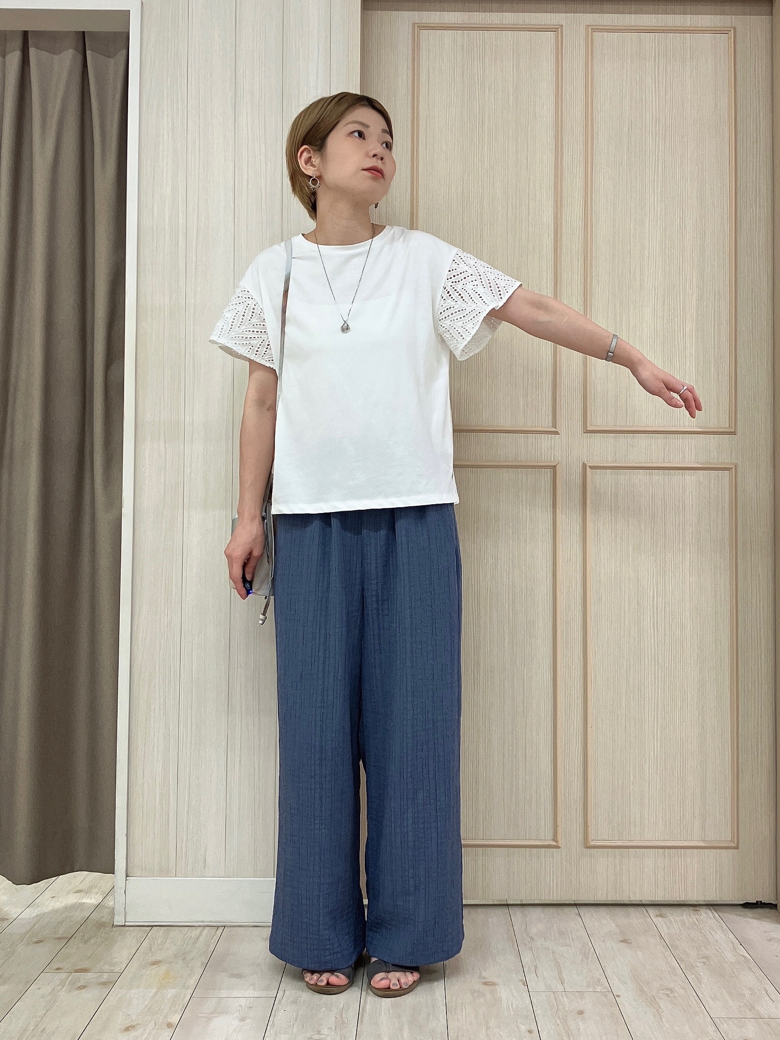 Turnerさんの「SHOO･LA･RUE｜【S-LL/洗濯機可/体型カバー】汗じみが気になりにくい お袖レースフレアTシャツ」を使ったコーディネート