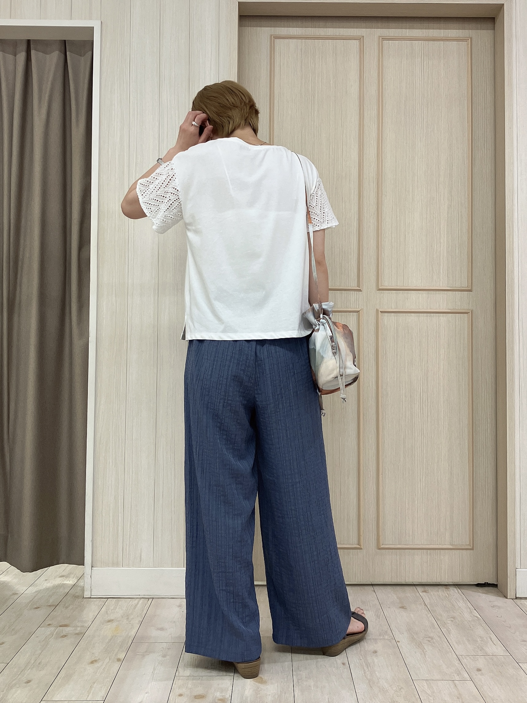 Turnerさんの「SHOO･LA･RUE｜【S-LL/洗濯機可/体型カバー】汗じみが気になりにくい お袖レースフレアTシャツ」を使ったコーディネート