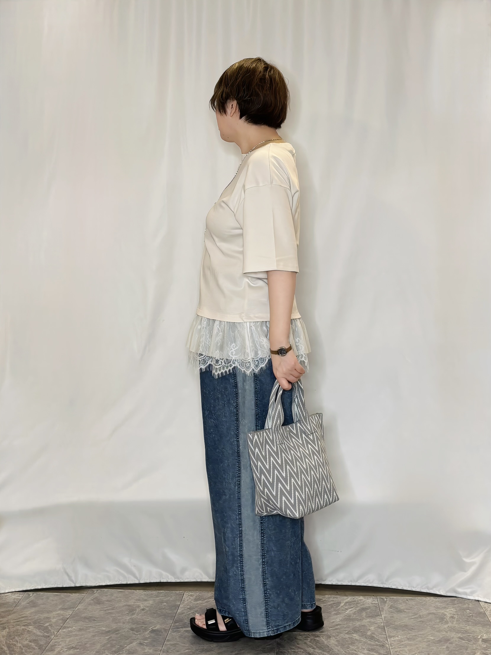 たみさんの「SHOO･LA･RUE｜【UV/抗菌防臭/S-LL】1枚でサマ見え 裾レースTシャツ」を使ったコーディネート