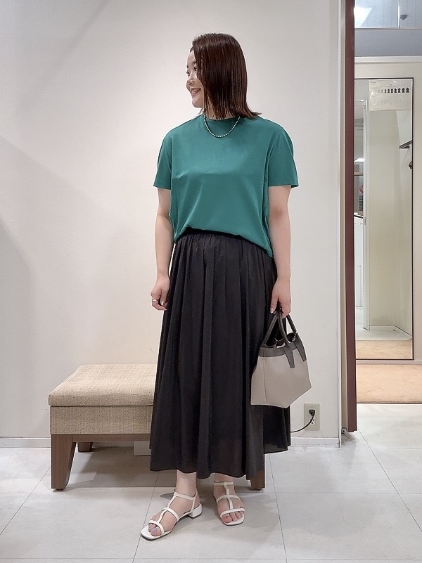 YUIさんの「UNTITLED｜【汗染み防止/接触冷感】ドルマンプルオーバー」を使ったコーディネート