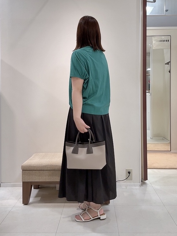 YUIさんの「UNTITLED｜【汗染み防止/接触冷感】ドルマンプルオーバー」を使ったコーディネート