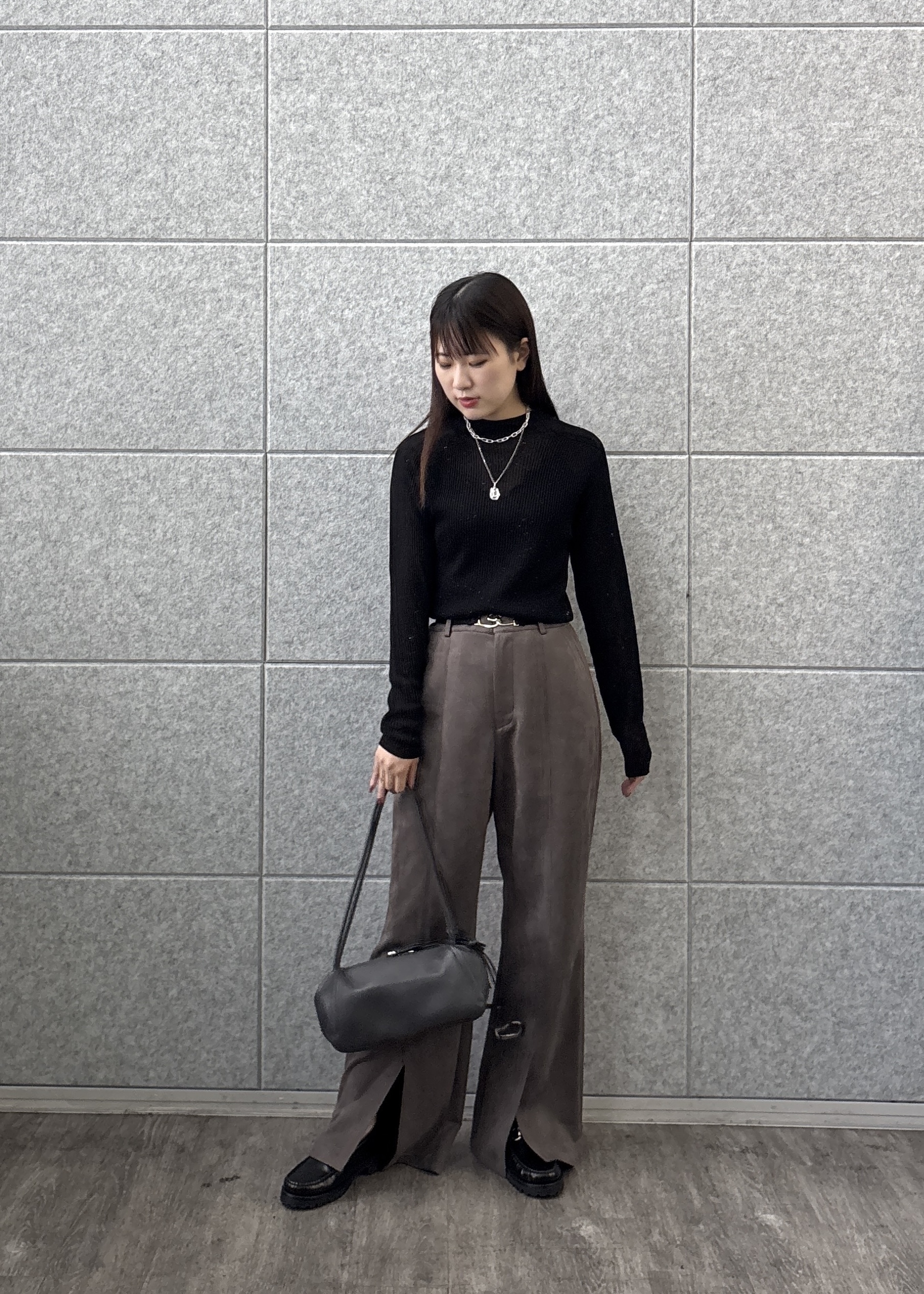 Renoさんの「INDIVI｜スエードタッチ スリットフレアパンツ」を使ったコーディネート
