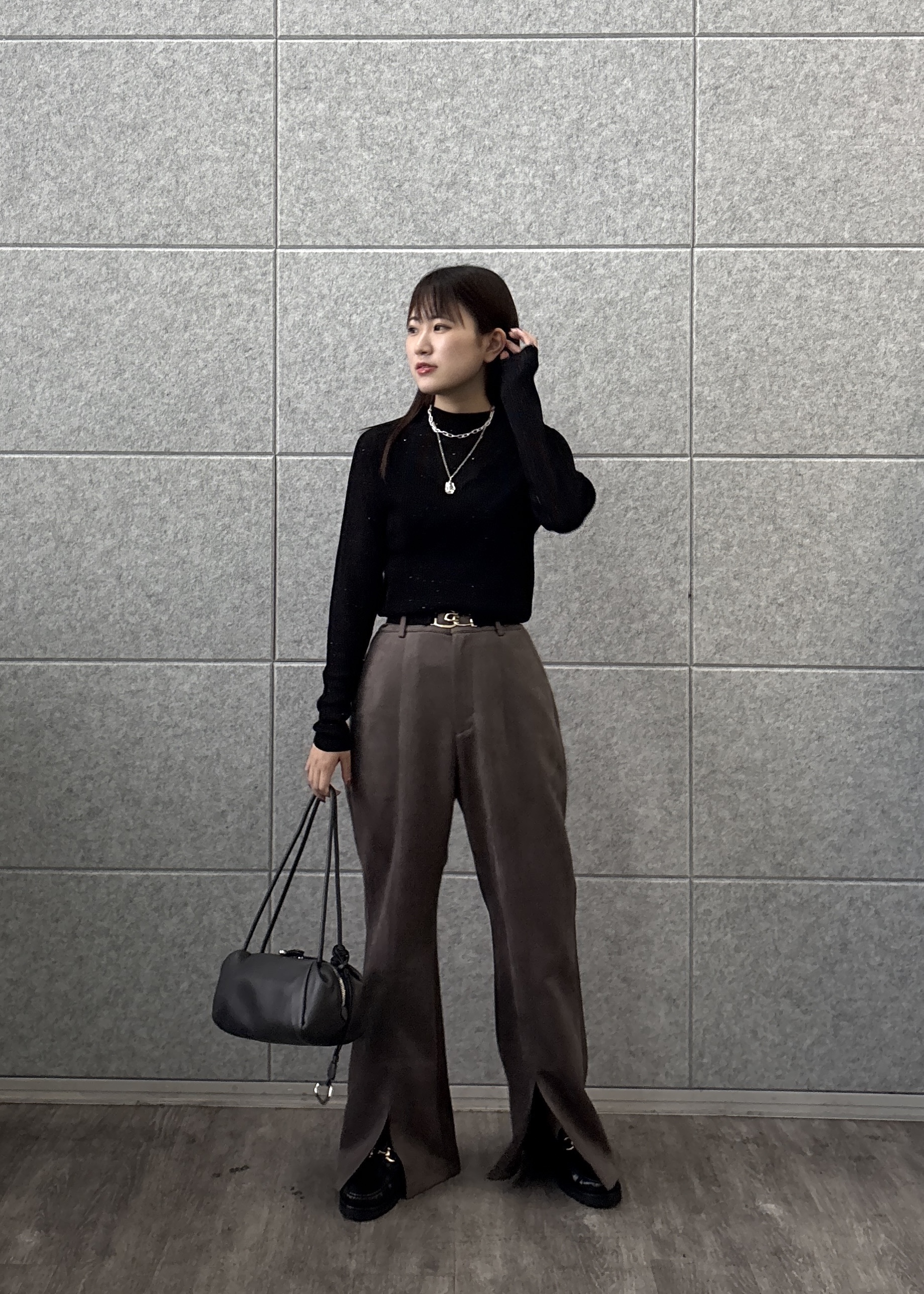Renoさんの「INDIVI｜スエードタッチ スリットフレアパンツ」を使ったコーディネート