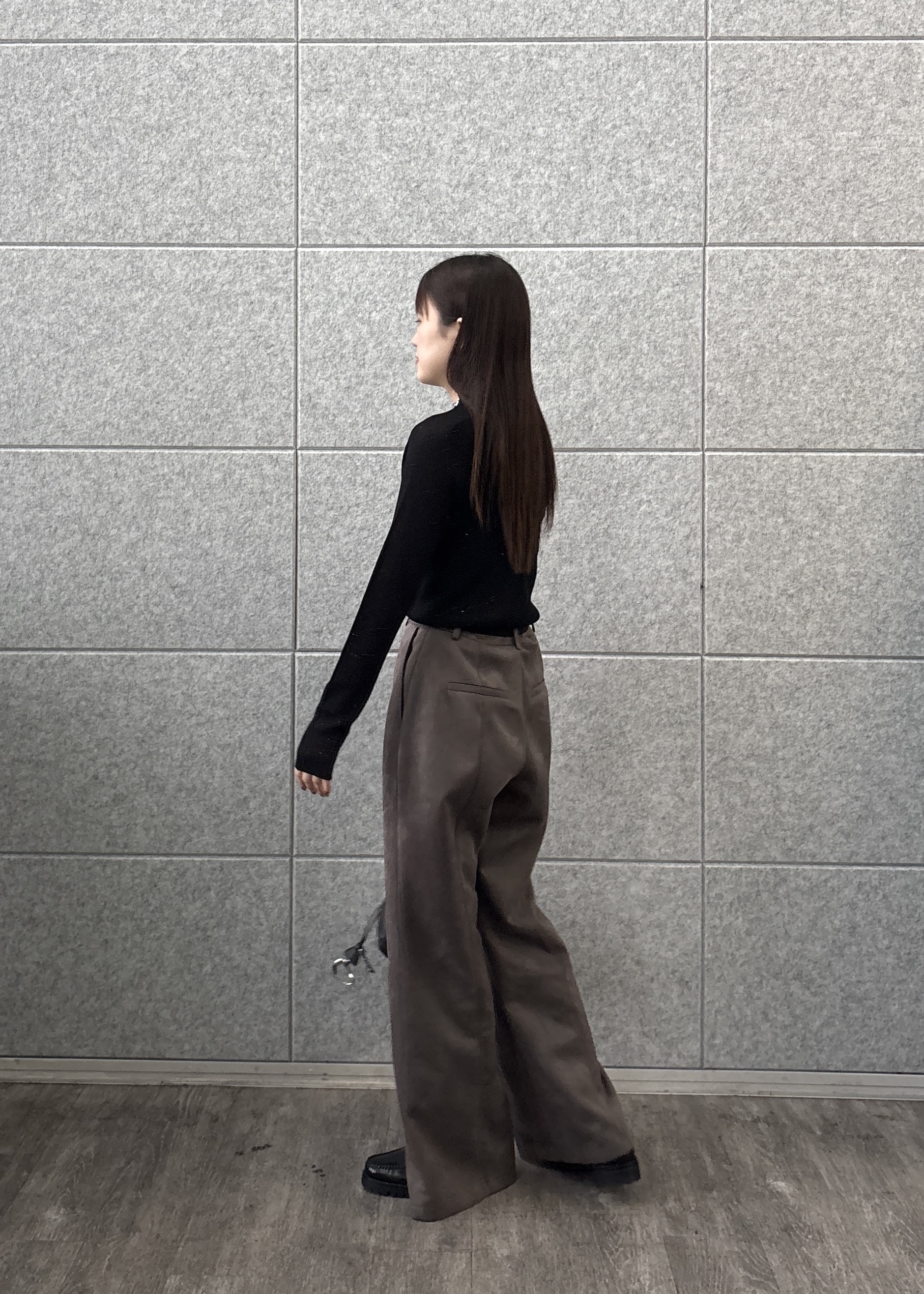 Renoさんの「INDIVI｜スエードタッチ スリットフレアパンツ」を使ったコーディネート