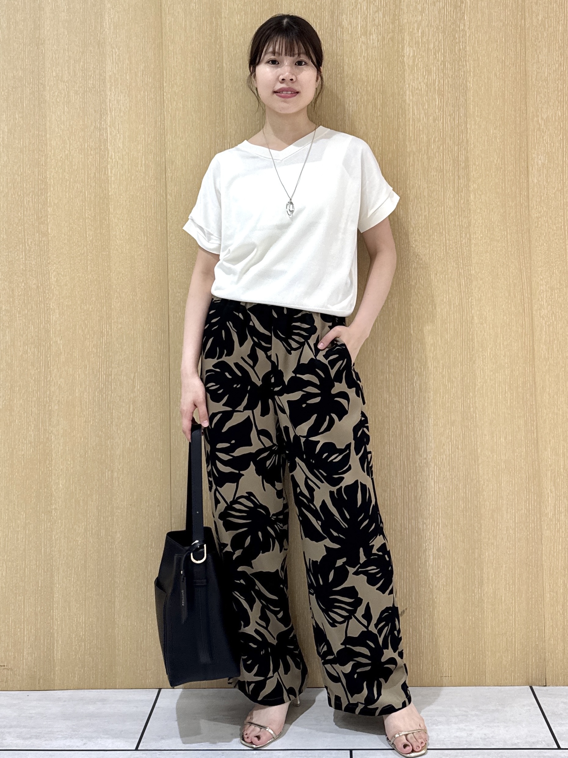 nanaさんの「UNTITLED｜【肌に張りつきにくい/前後2WAY】ドライタッチコットンプルオーバー」を使ったコーディネート