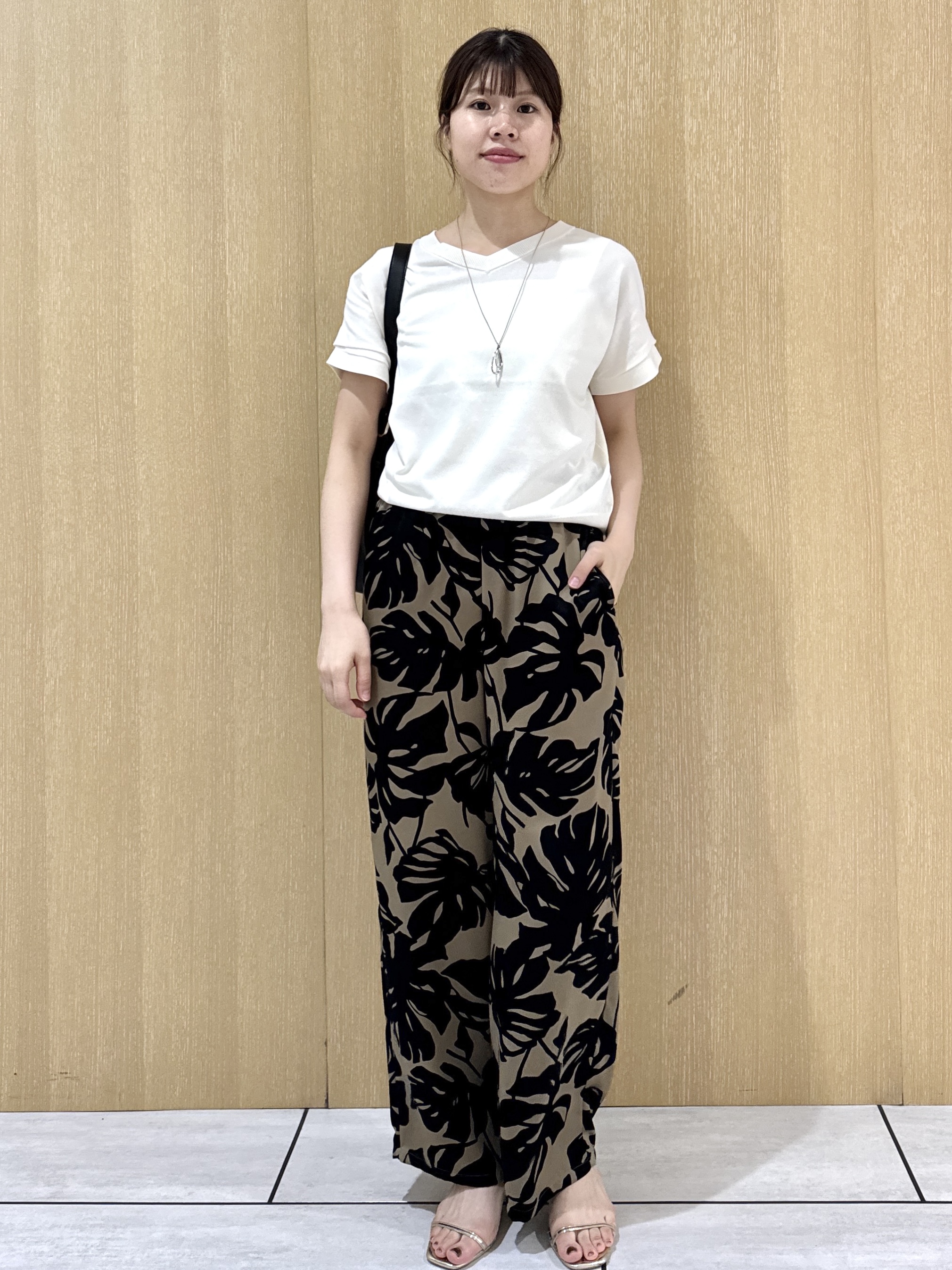 nanaさんの「UNTITLED｜【肌に張りつきにくい/前後2WAY】ドライタッチコットンプルオーバー」を使ったコーディネート