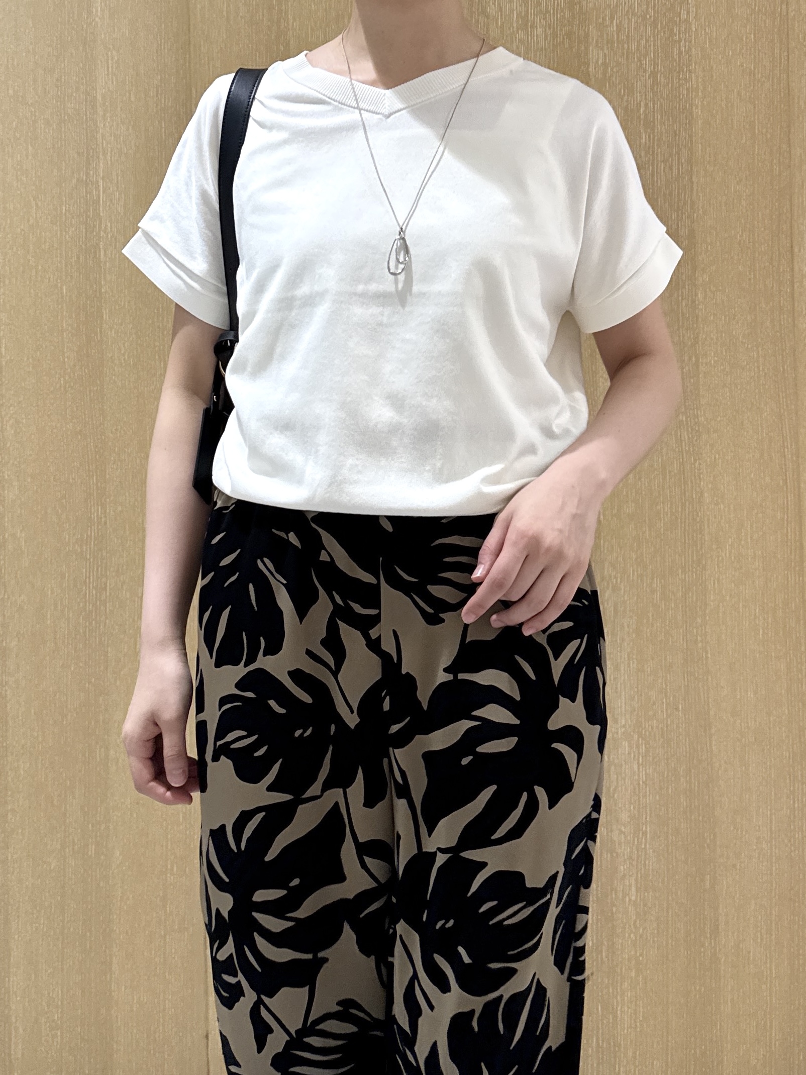 nanaさんの「UNTITLED｜【肌に張りつきにくい/前後2WAY】ドライタッチコットンプルオーバー」を使ったコーディネート