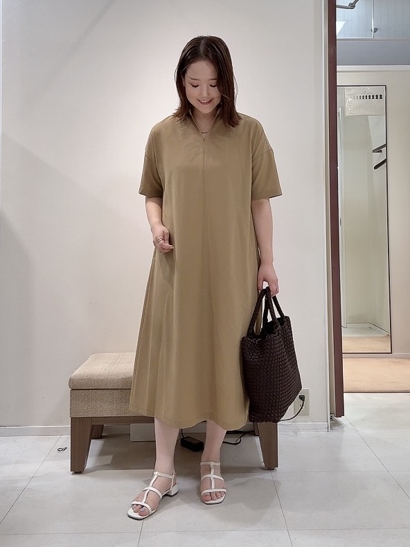 YUIさんの「UNTITLED｜【残暑も快適/UVカット/接触冷感】エアリークールワンピース」を使ったコーディネート