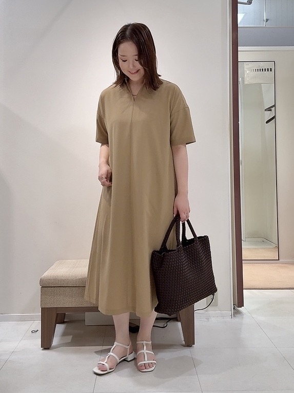 YUIさんの「UNTITLED｜【残暑も快適/UVカット/接触冷感】エアリークールワンピース」を使ったコーディネート