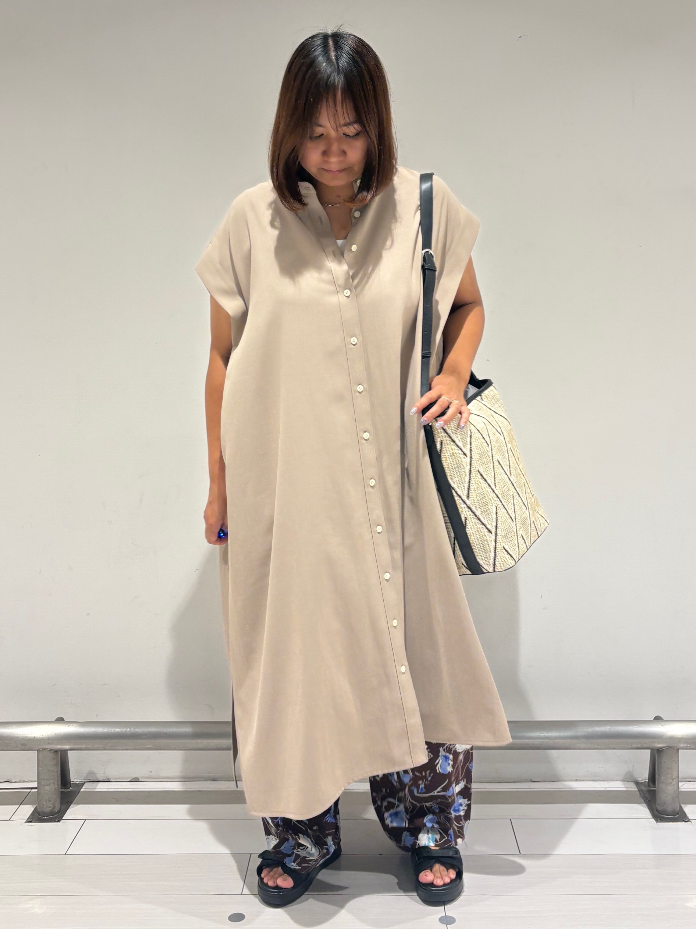 SAEさんの「Reflect｜すっきり見えバンドカラーシャツワンピース」を使ったコーディネート