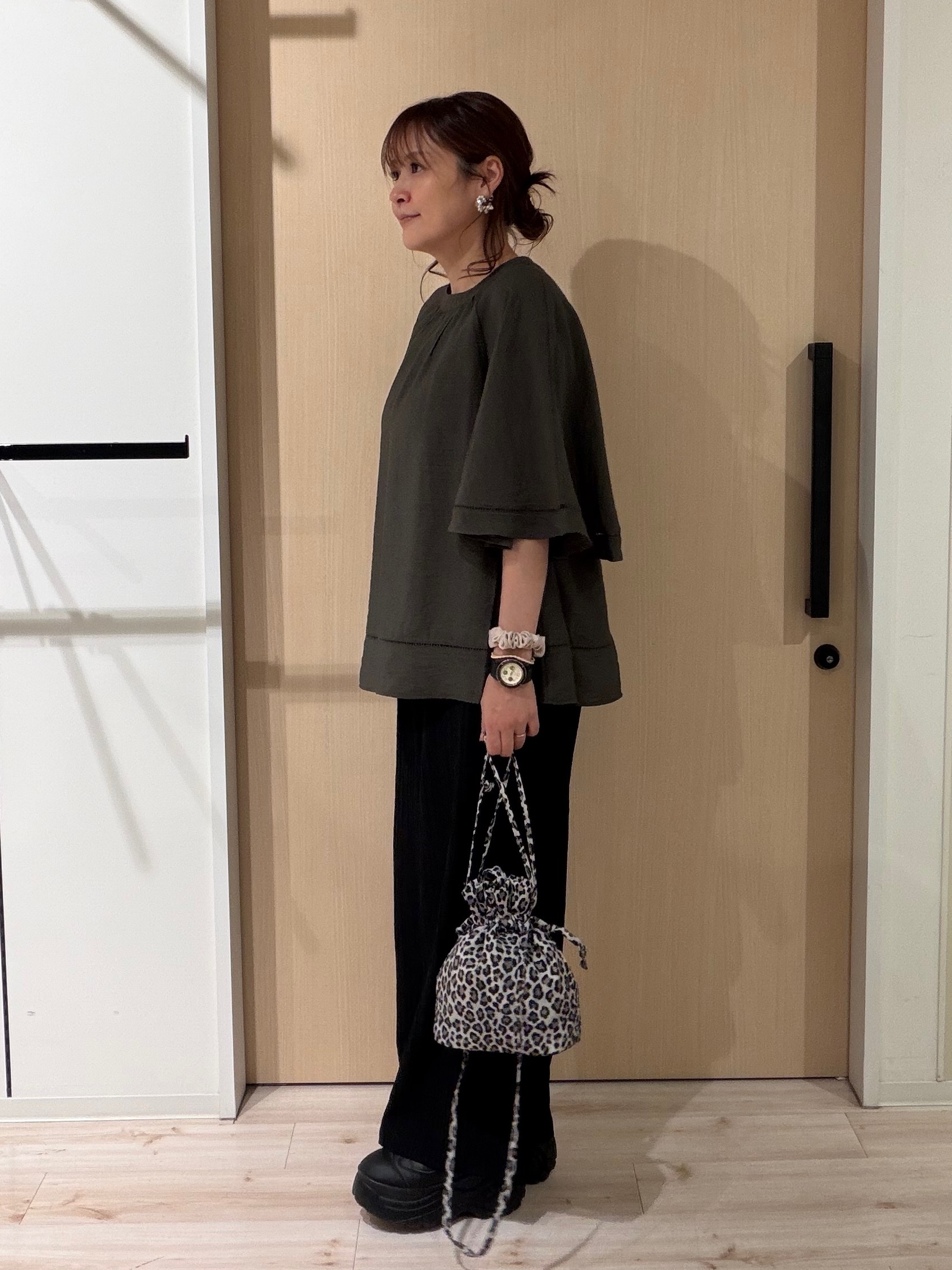 funafunaさんの「SHOO･LA･RUE｜【S-LL/洗濯機可/体型カバー】はしごレースがポイント スラブポンチョ風ブラウス」を使ったコーディネート