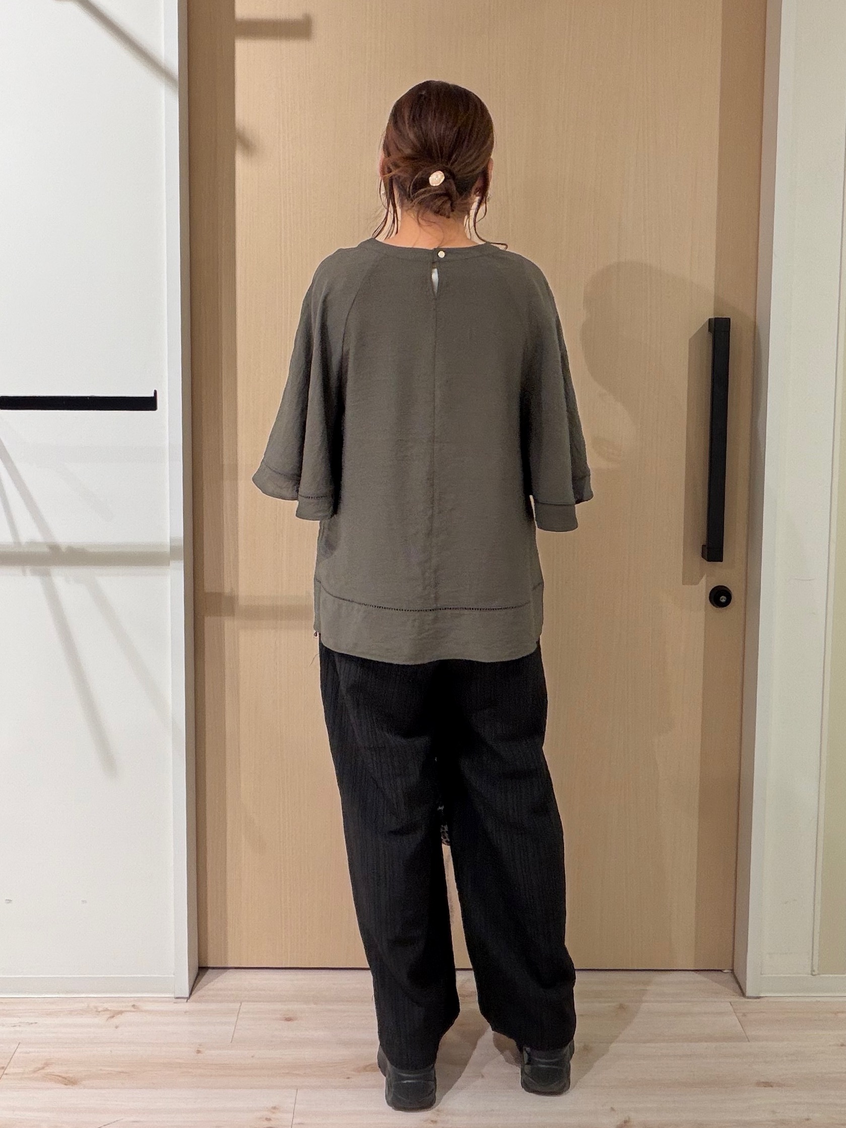 funafunaさんの「SHOO･LA･RUE｜【S-LL/洗濯機可/体型カバー】はしごレースがポイント スラブポンチョ風ブラウス」を使ったコーディネート