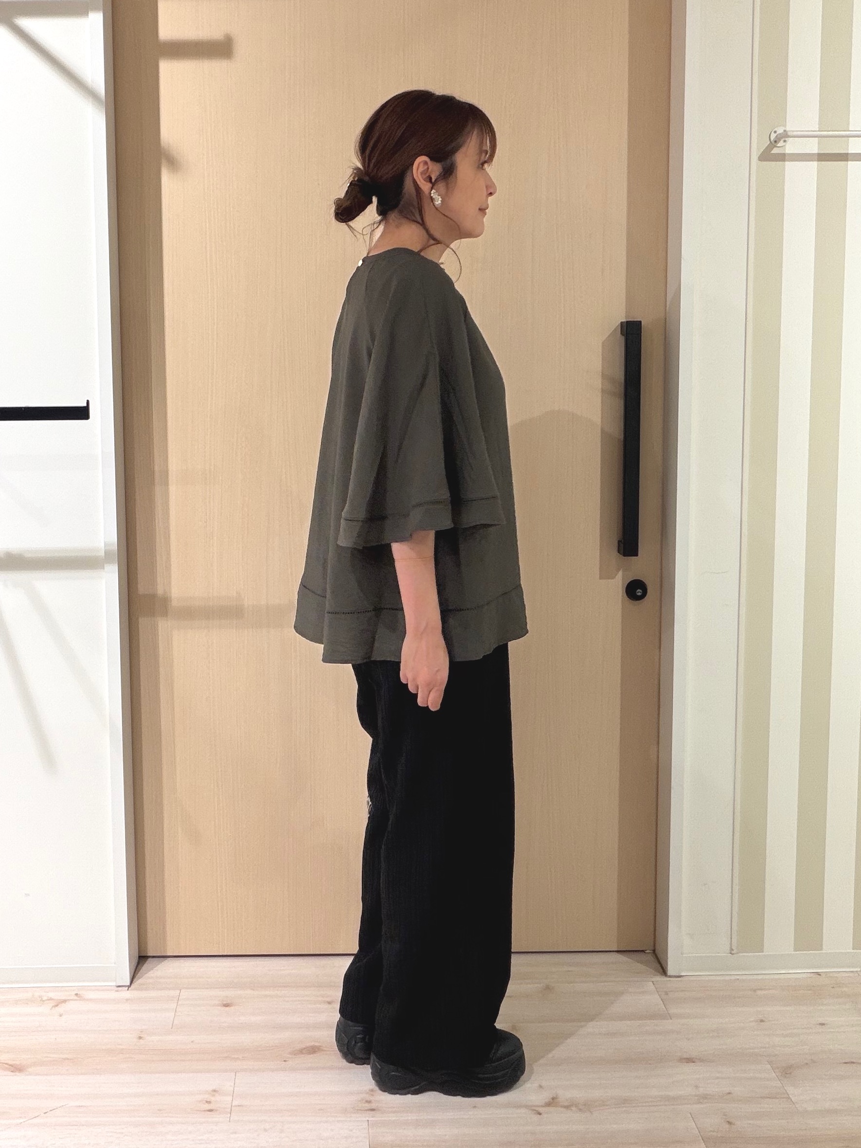 funafunaさんの「SHOO･LA･RUE｜【S-LL/洗濯機可/体型カバー】はしごレースがポイント スラブポンチョ風ブラウス」を使ったコーディネート