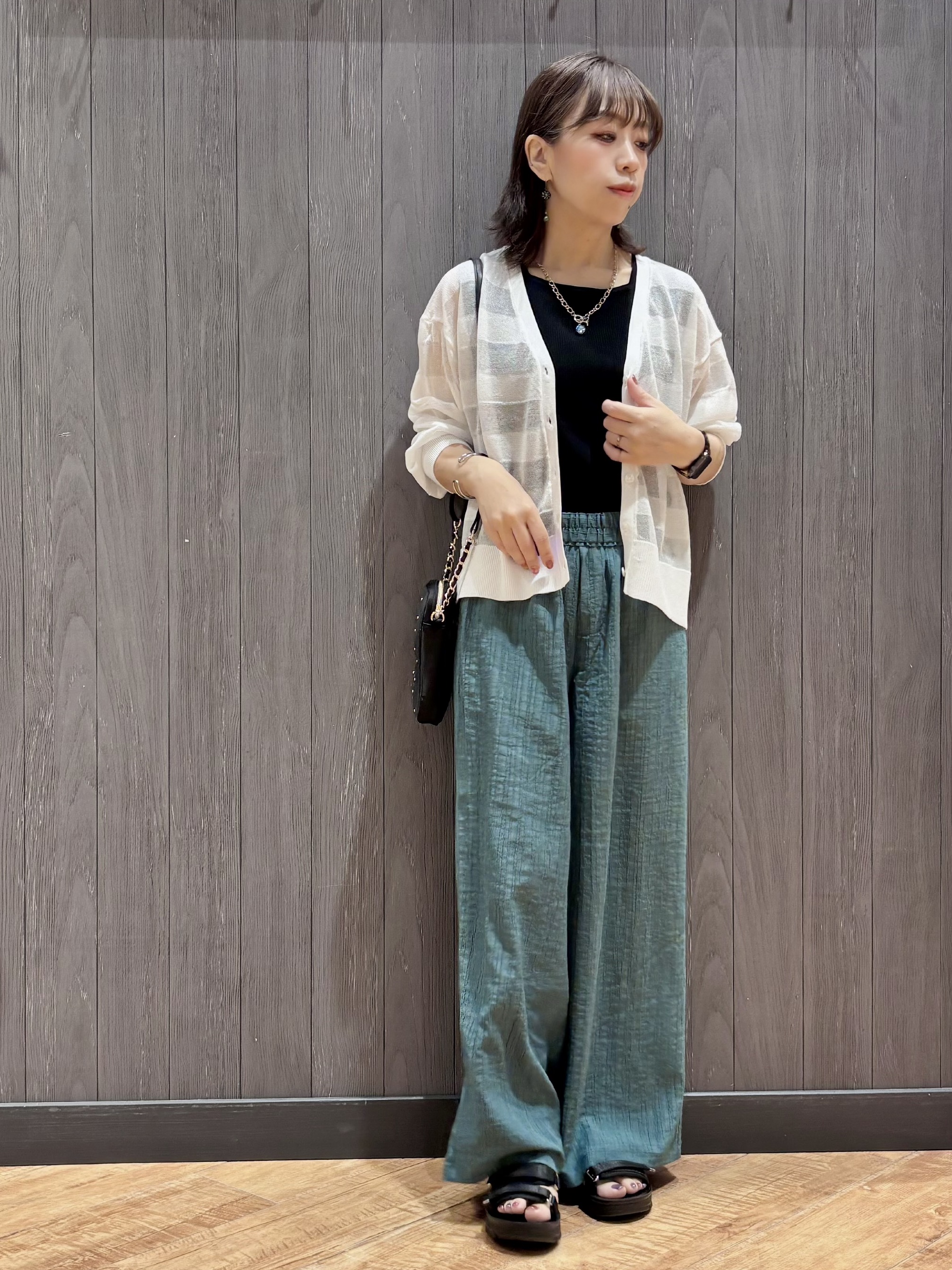 meiさんの「SHOO･LA･RUE｜【洗濯機可/S-LL】涼し気な透け感 日差し冷房対策に シアーボーダーカーディガン」を使ったコーディネート