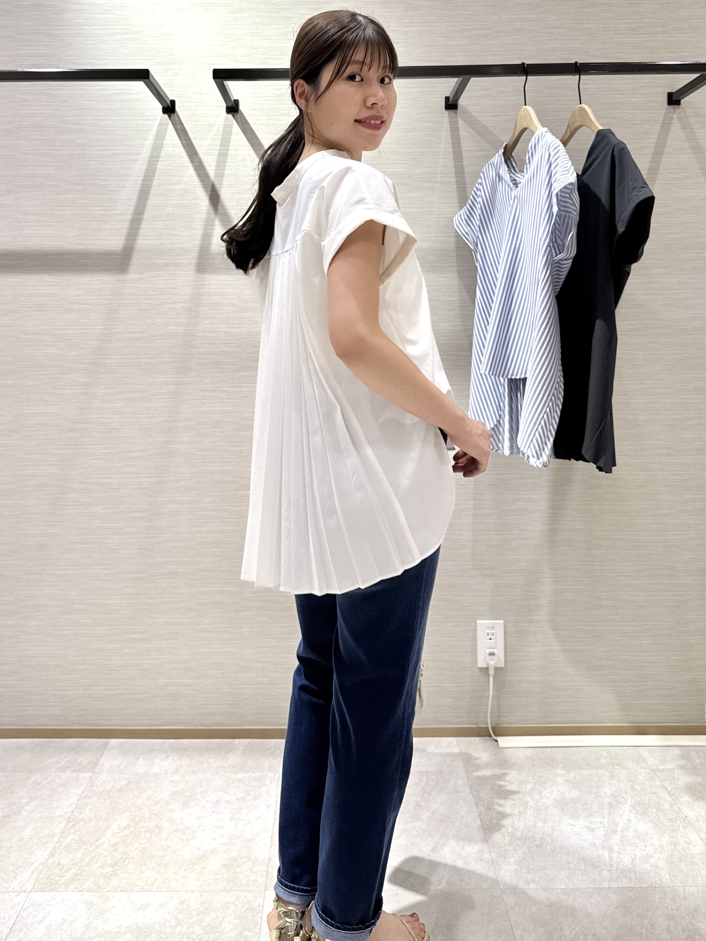 nanaさんの「UNTITLED｜【吸水速乾/接触冷感】バックプリーツデザインブラウス」を使ったコーディネート