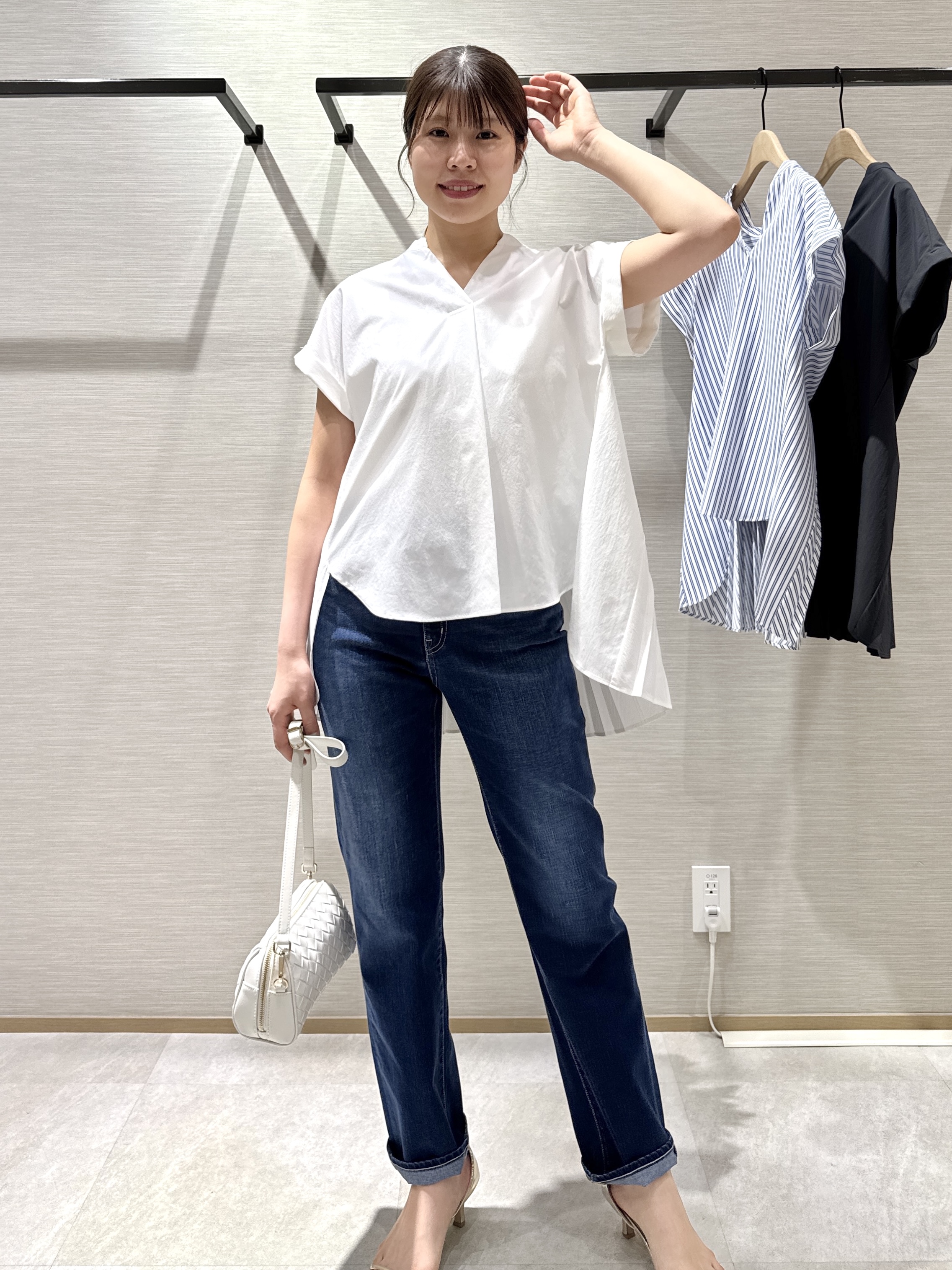 nanaさんの「UNTITLED｜【吸水速乾/接触冷感】バックプリーツデザインブラウス」を使ったコーディネート