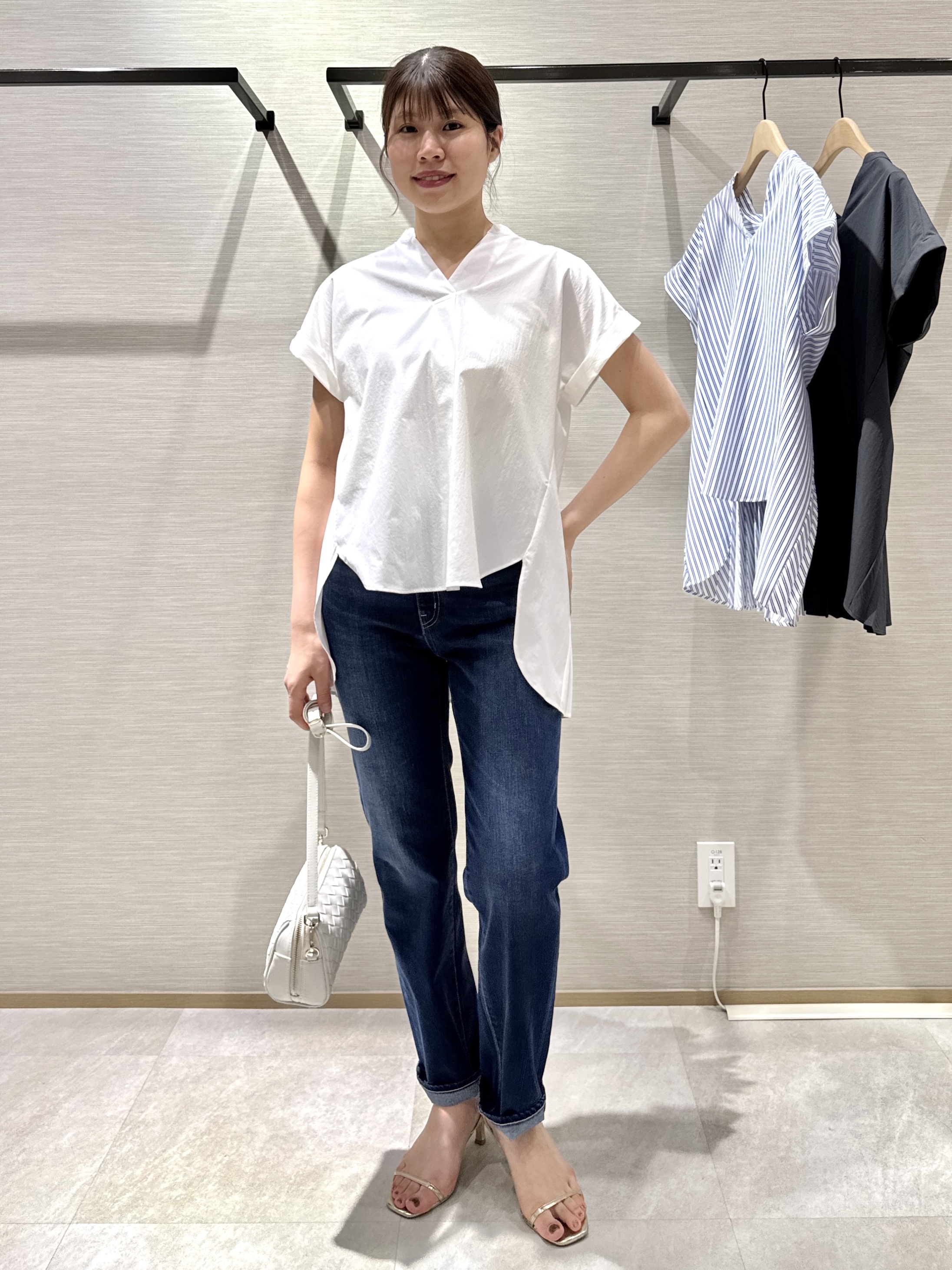 nanaさんの「UNTITLED｜【吸水速乾/接触冷感】バックプリーツデザインブラウス」を使ったコーディネート