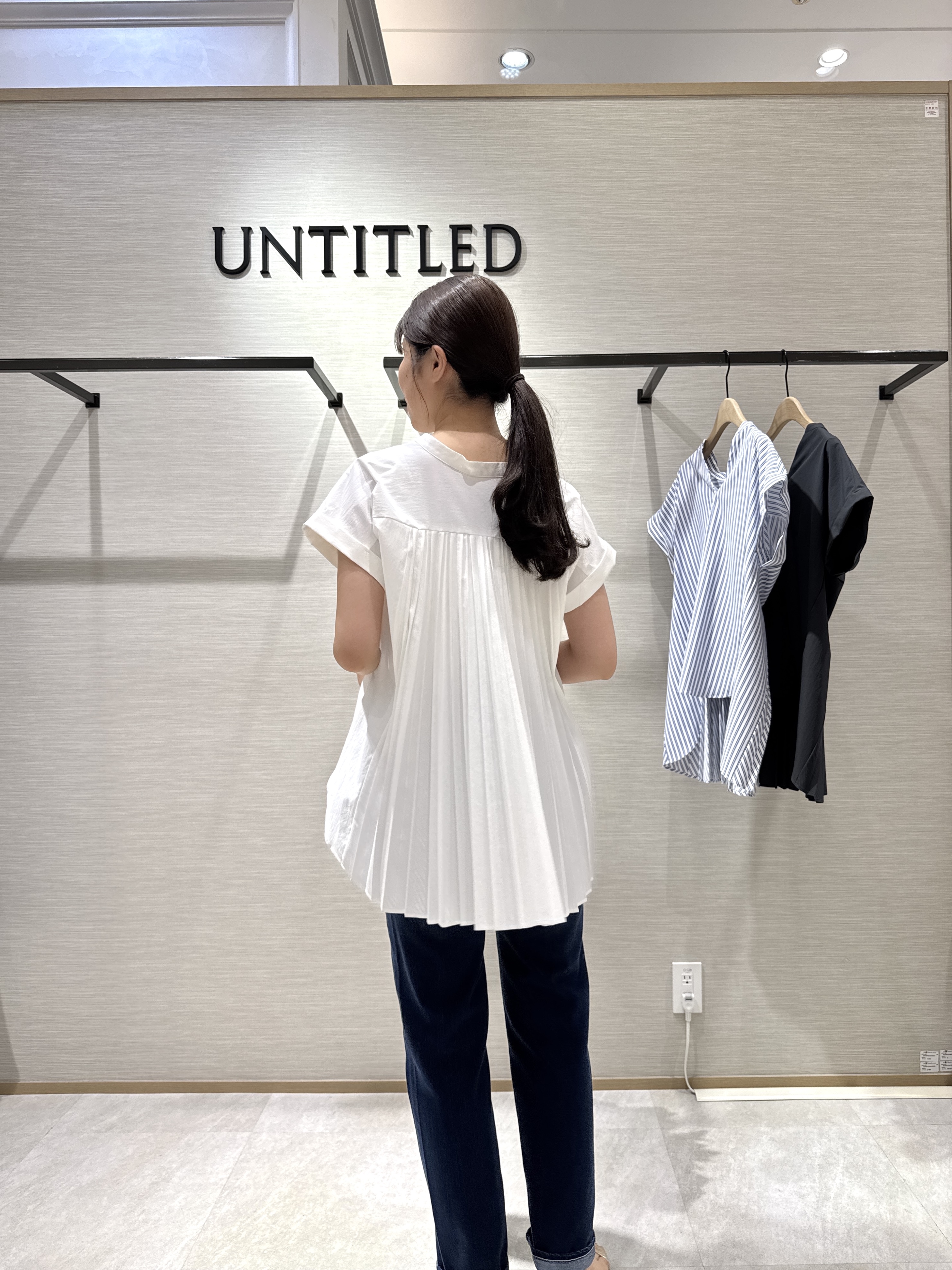 nanaさんの「UNTITLED｜【吸水速乾/接触冷感】バックプリーツデザインブラウス」を使ったコーディネート