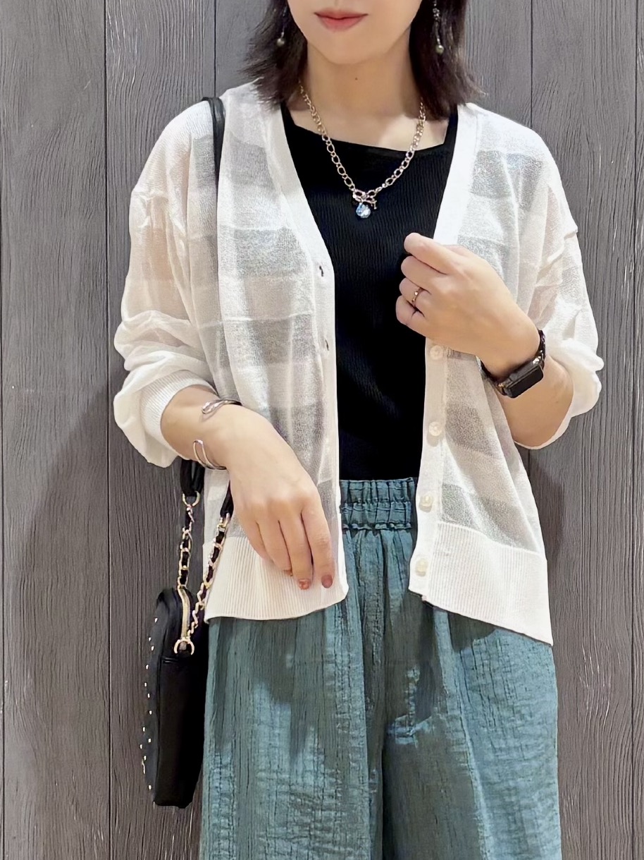 meiさんの「SHOO･LA･RUE｜【洗濯機可/S-LL】涼し気な透け感 日差し冷房対策に シアーボーダーカーディガン」を使ったコーディネート
